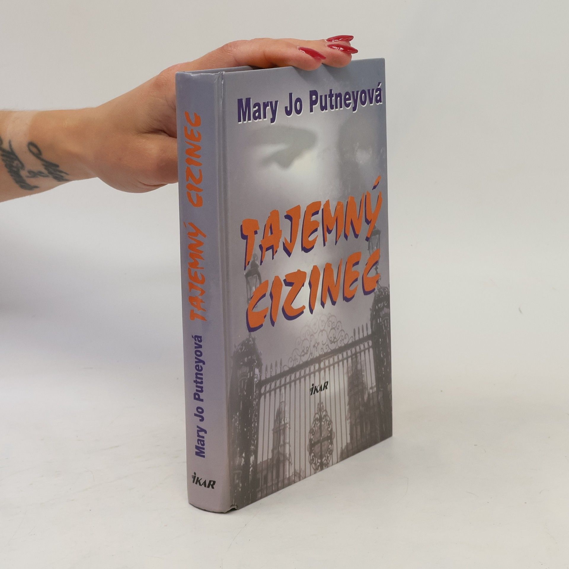 Tajemný cizinec. 1. díl