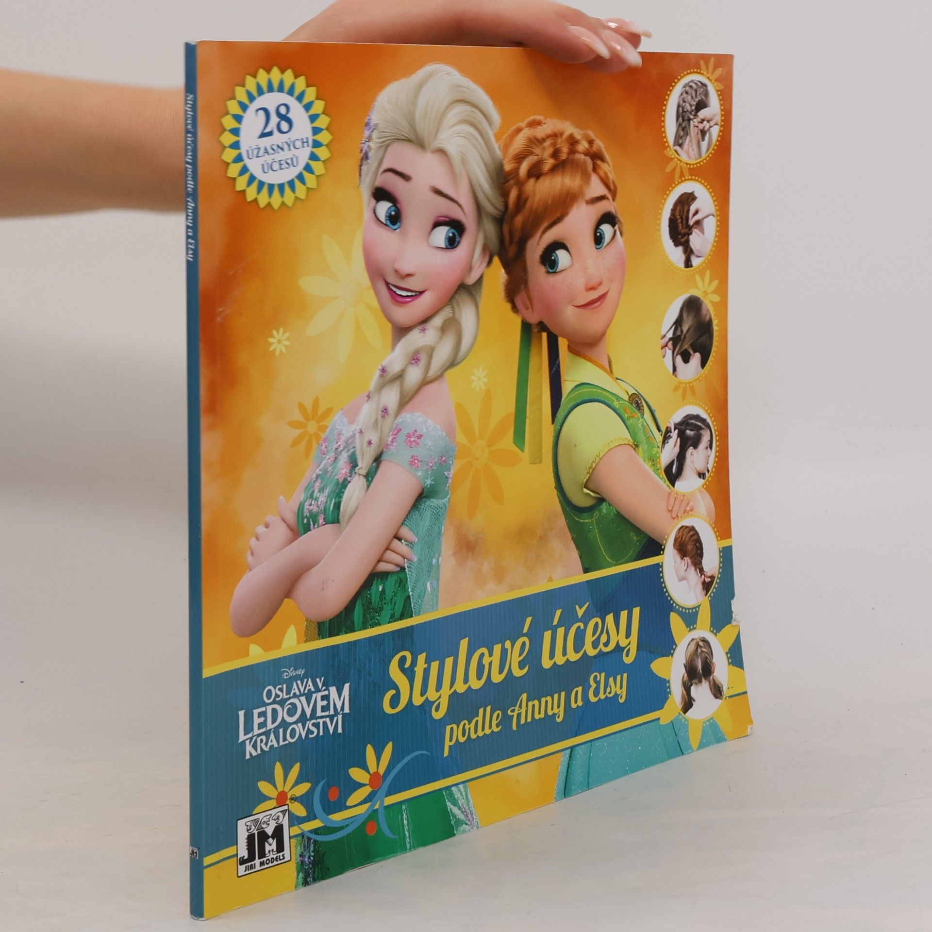 Autorenkollektiv Disney oslava v Ledovém království. Stylové účesy podle Anny a Elsy