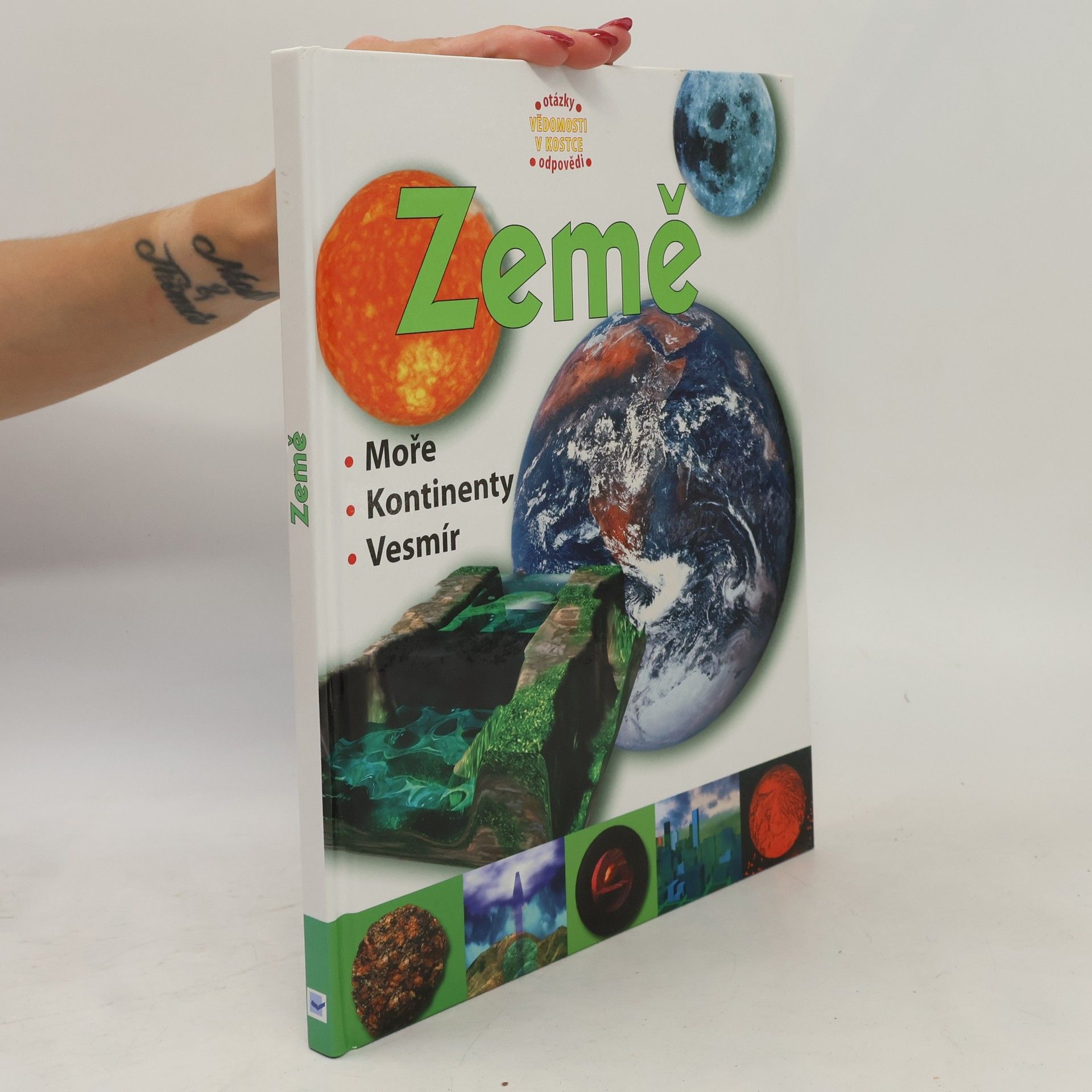 Autorenkollektiv Země. Moře, kontinenty, vesmír