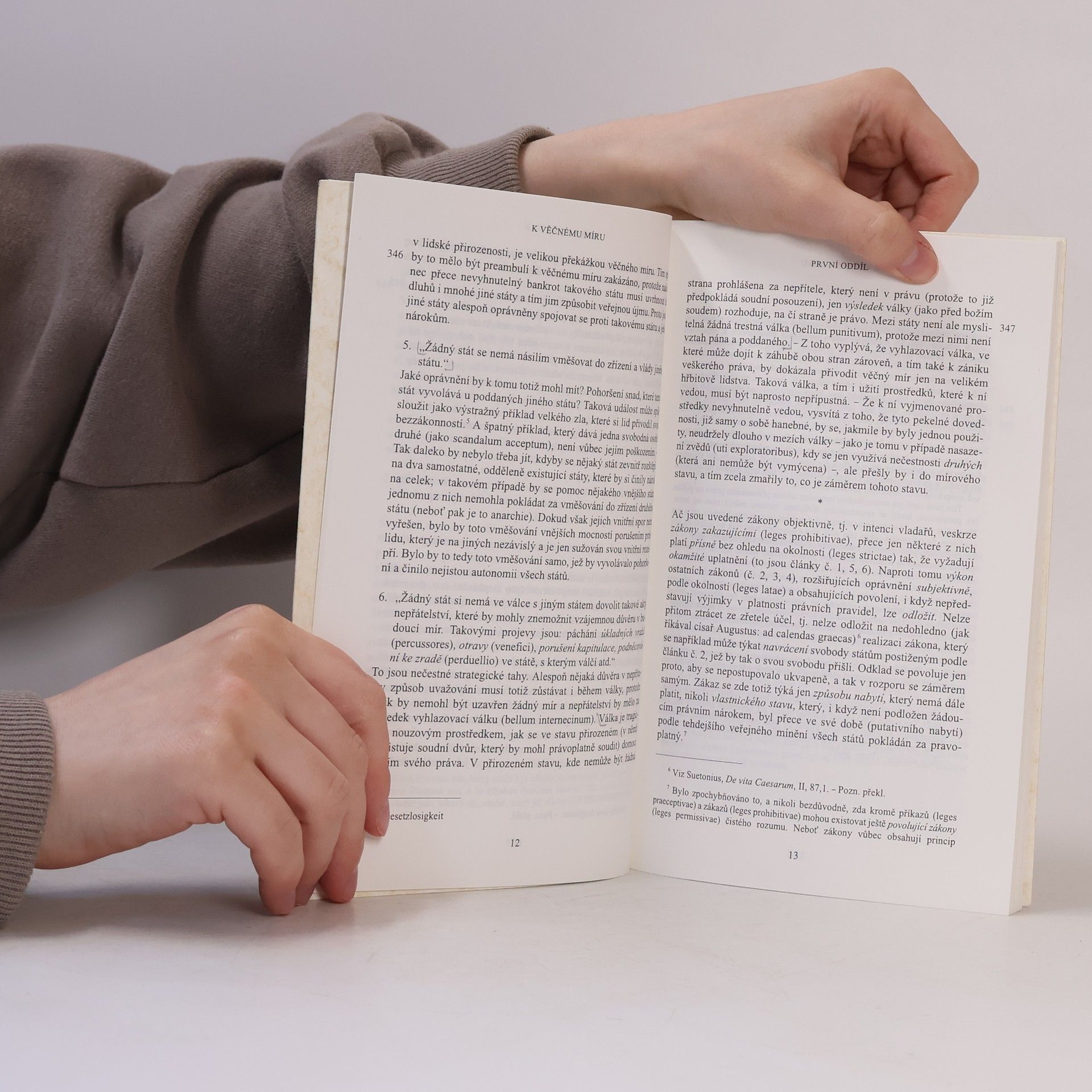 Immanuel Kant K věčnému míru. O obecném rčení: Je-li něco správné v teorii, nemusí se to ještě hodit pro praxi