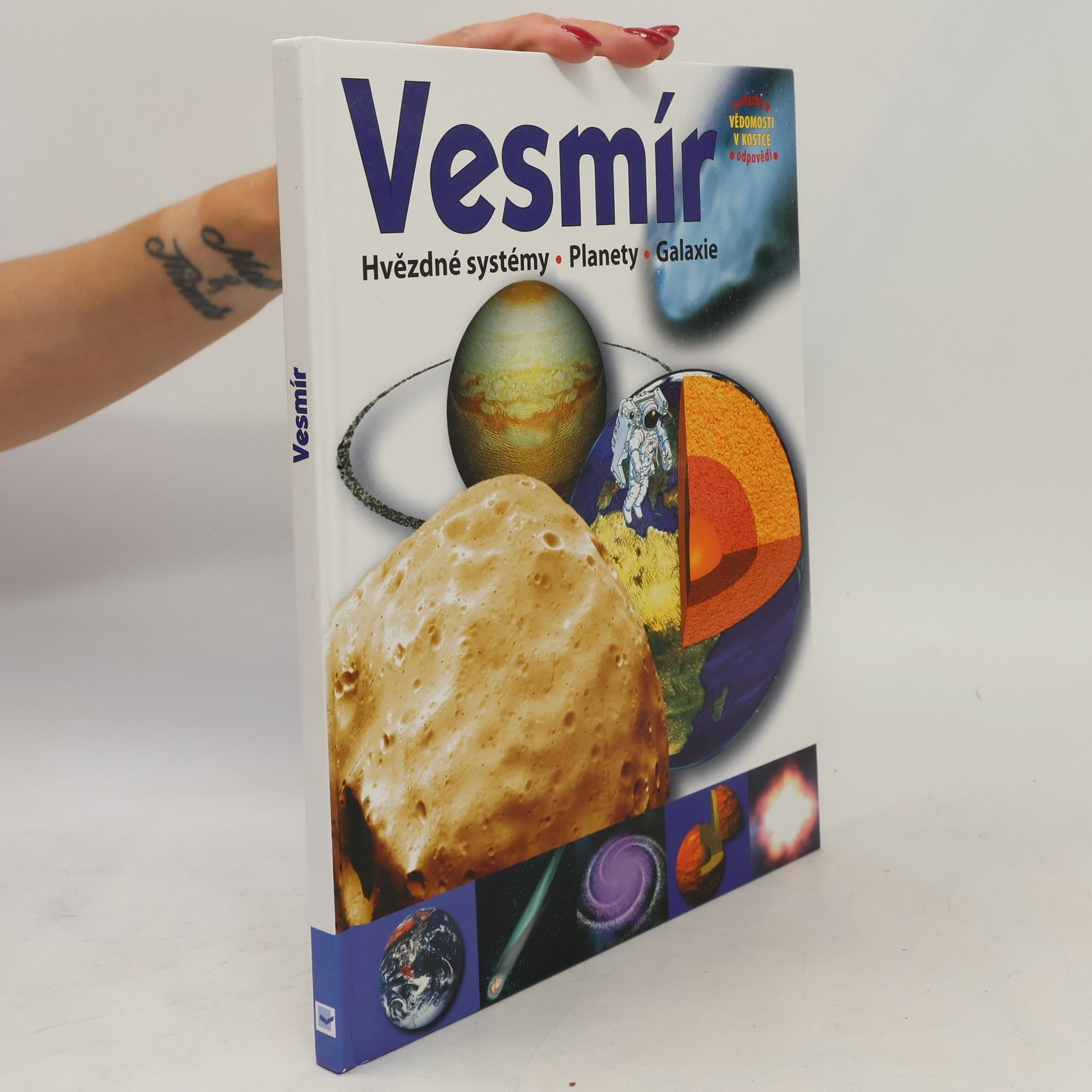 Autorenkollektiv Vesmír : hvězdné systémy, planety, galaxie