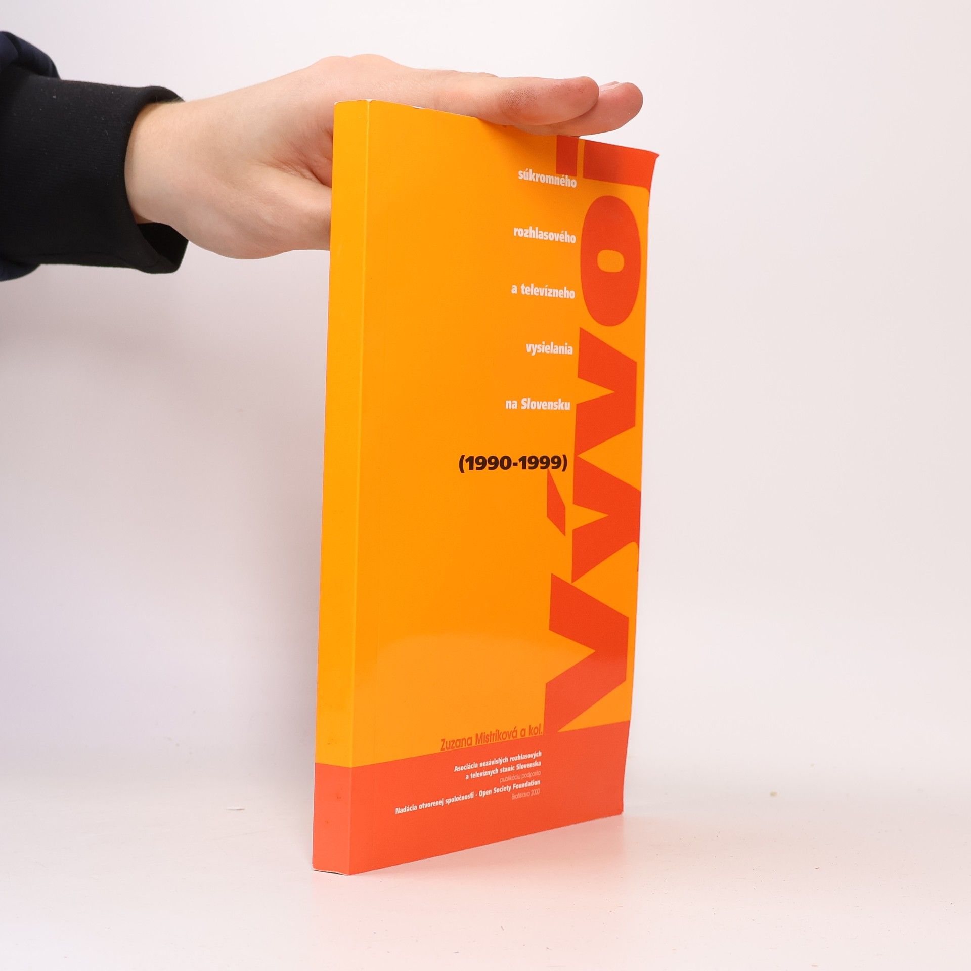 Autores varios Vývoj súkromného rozhlasového a televízného vysielania na Slovensku 1990-1999