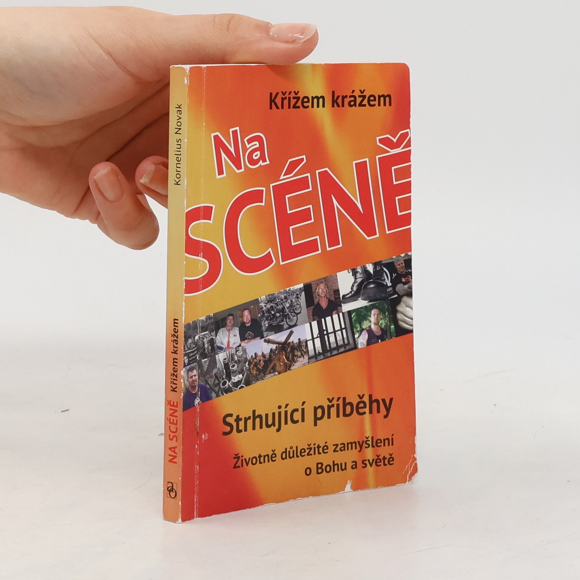 Kornelius Novak Křížem krážem na scéně
