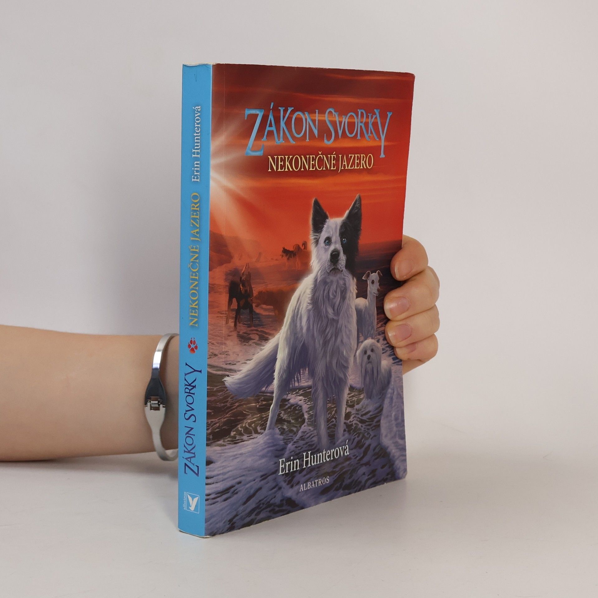Erin Hunter Zákon svorky: Nekonečné jazero