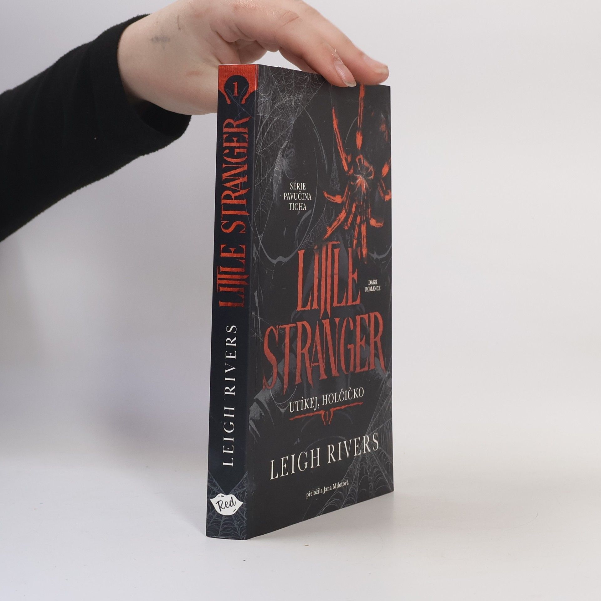 Leigh Rivers Little Stranger Utíkej, holčičko