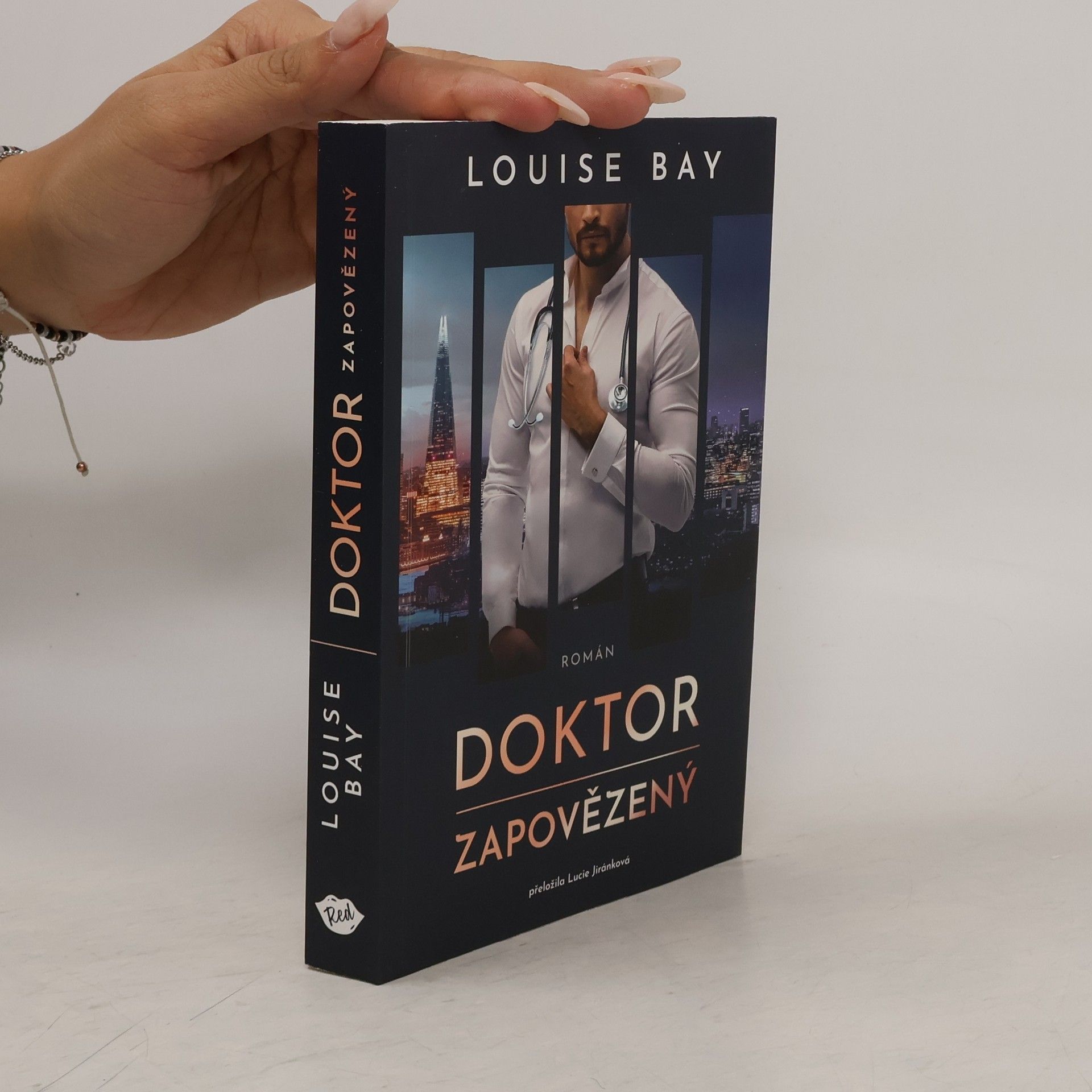 Louise Bay Doktor Zapovězený