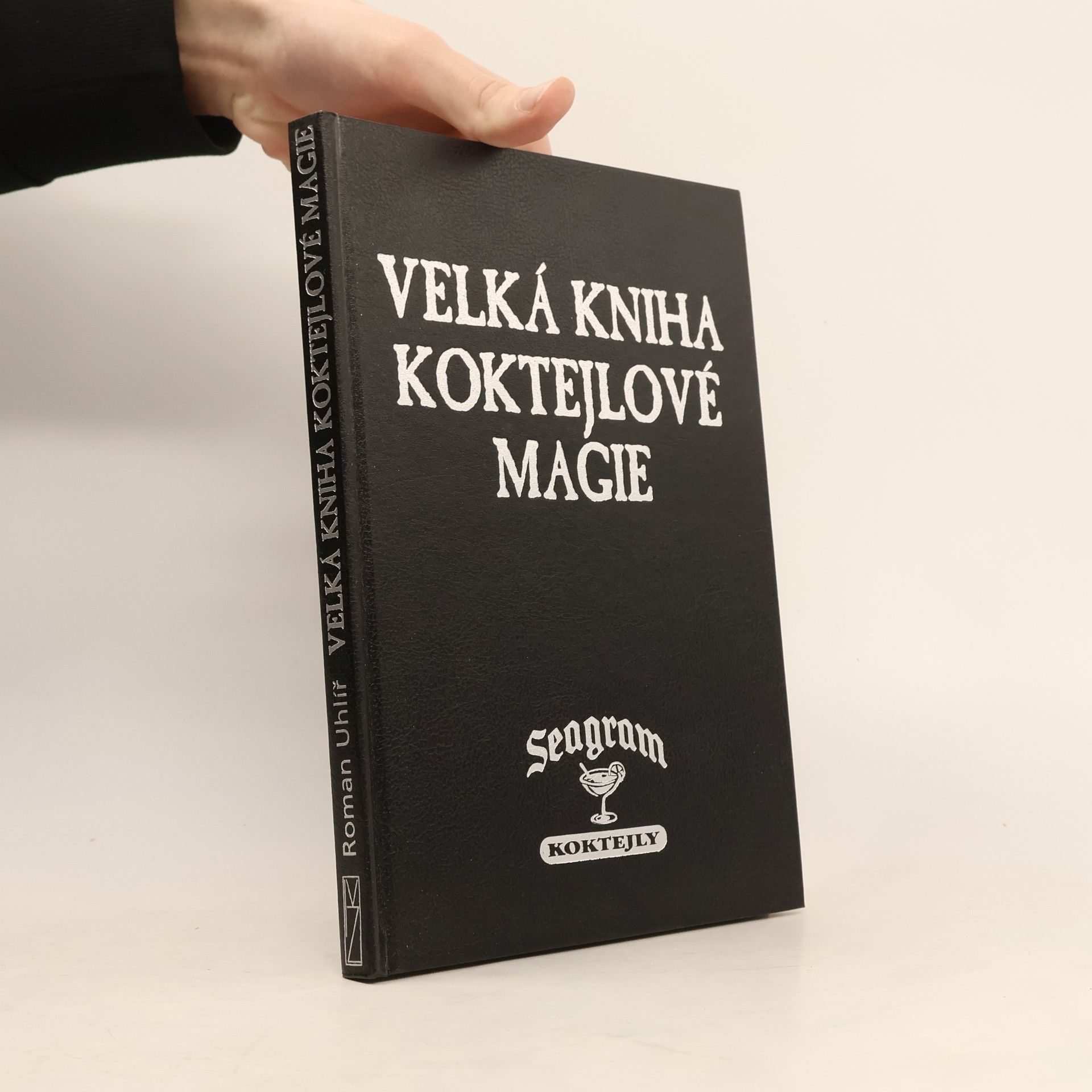 Roman Uhlíř Velká kniha koktejlové magie