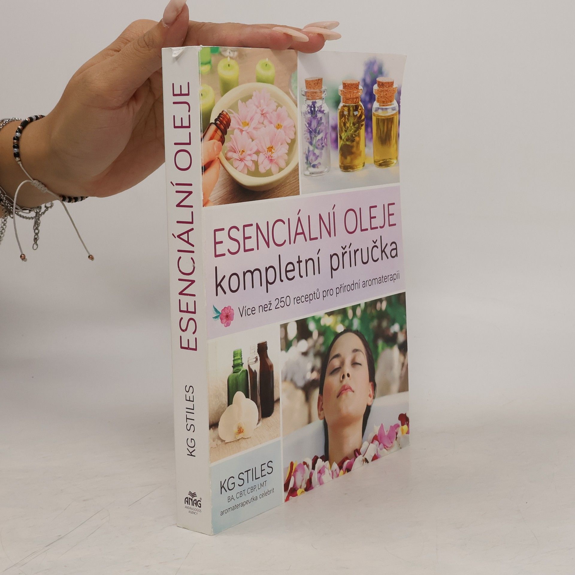 K. G. Stiles Esenciální oleje: Kompletní příručka: Více než 250 receptů pro přírodní aromaterapii