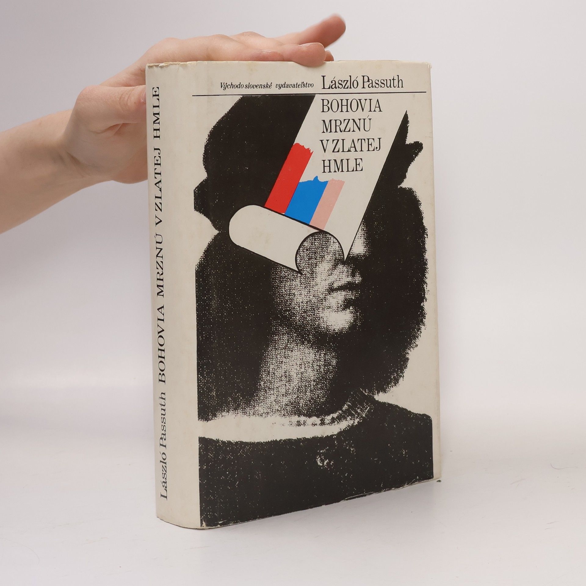 László Passuth Bohovia mrznú v zlatej hmle