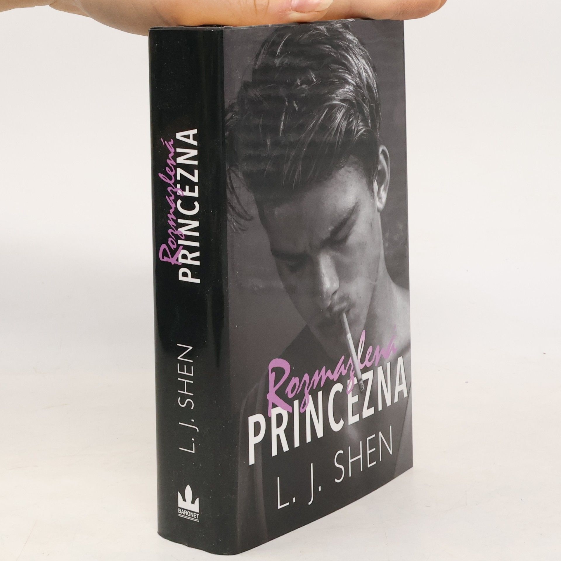L. J. Shen Rozmazlená princezna
