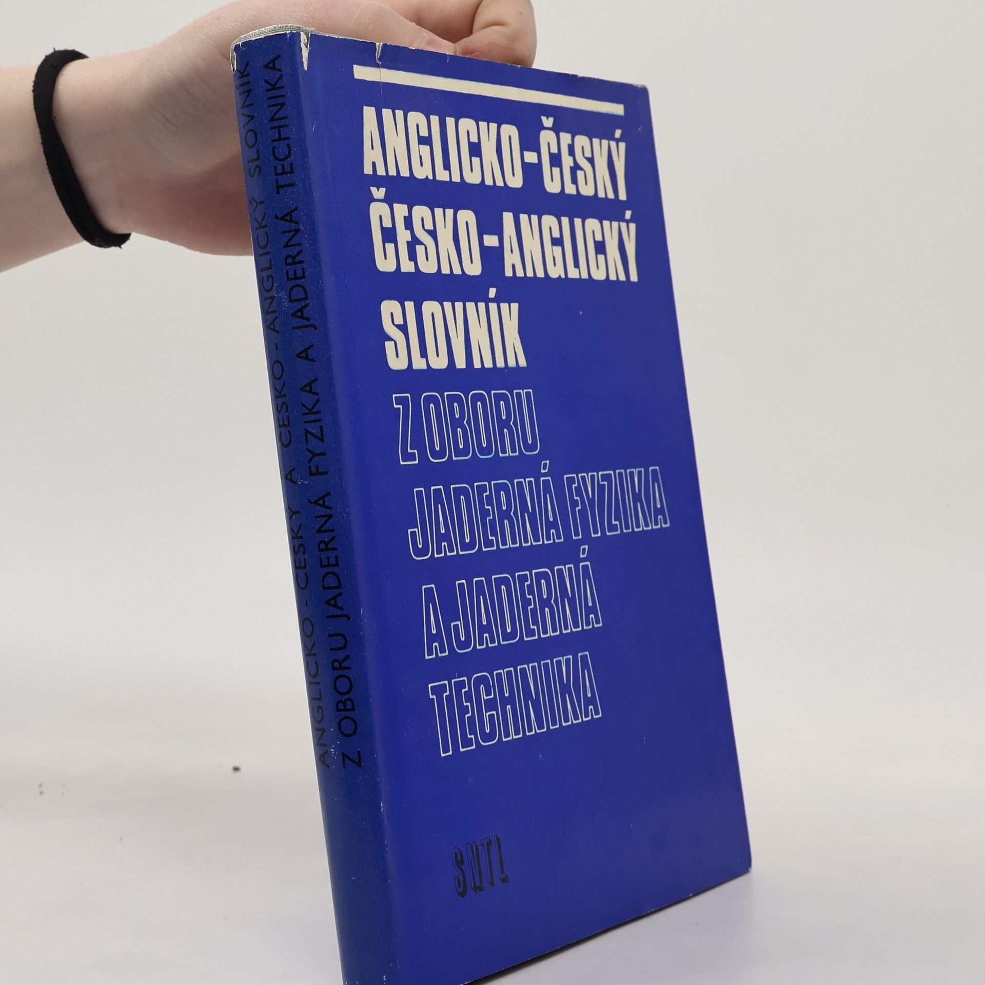 Kolektiv autorů Anglicko-český a česko-anglický slovník z oboru jaderná fyzika a jaderná technika