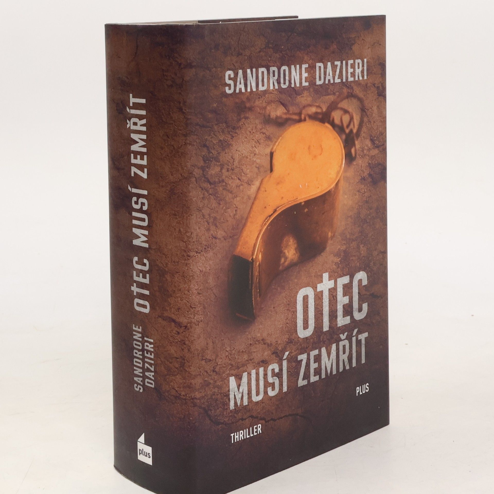 Sandrone Dazieri Otec musí zemřít
