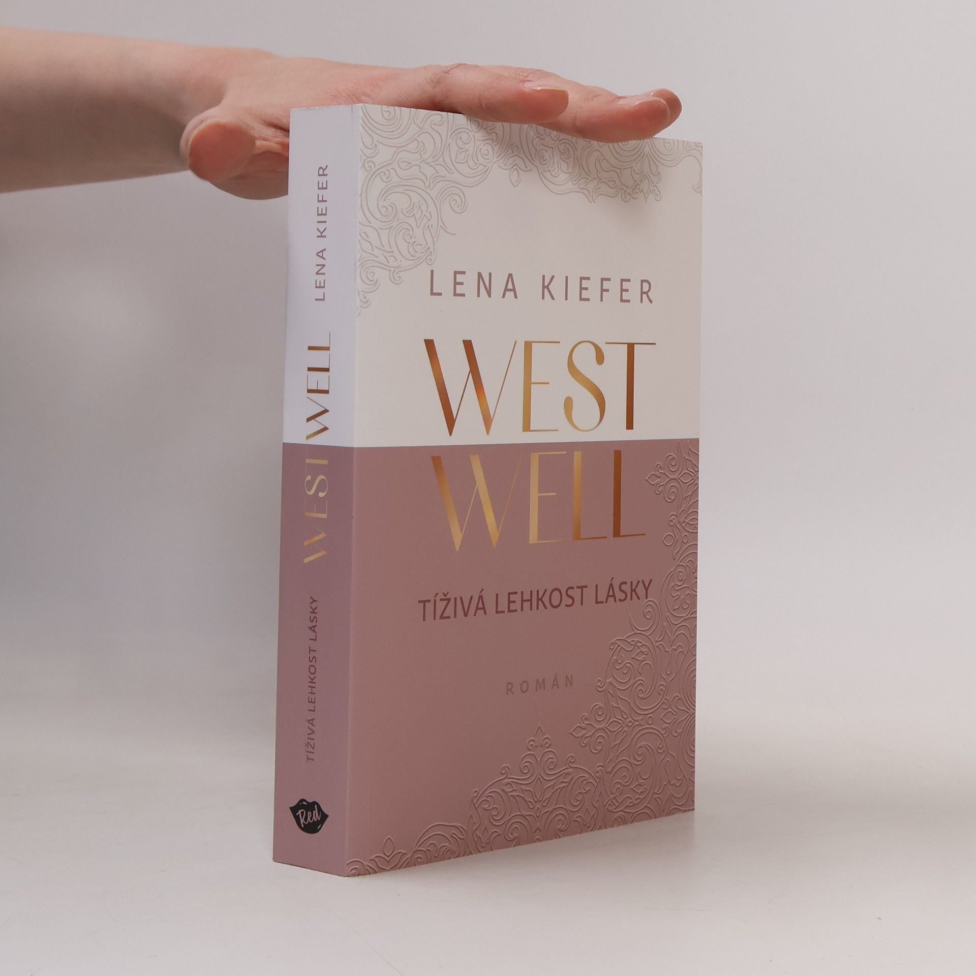 Lena Kiefer Westwell. Tíživá lehkost lásky