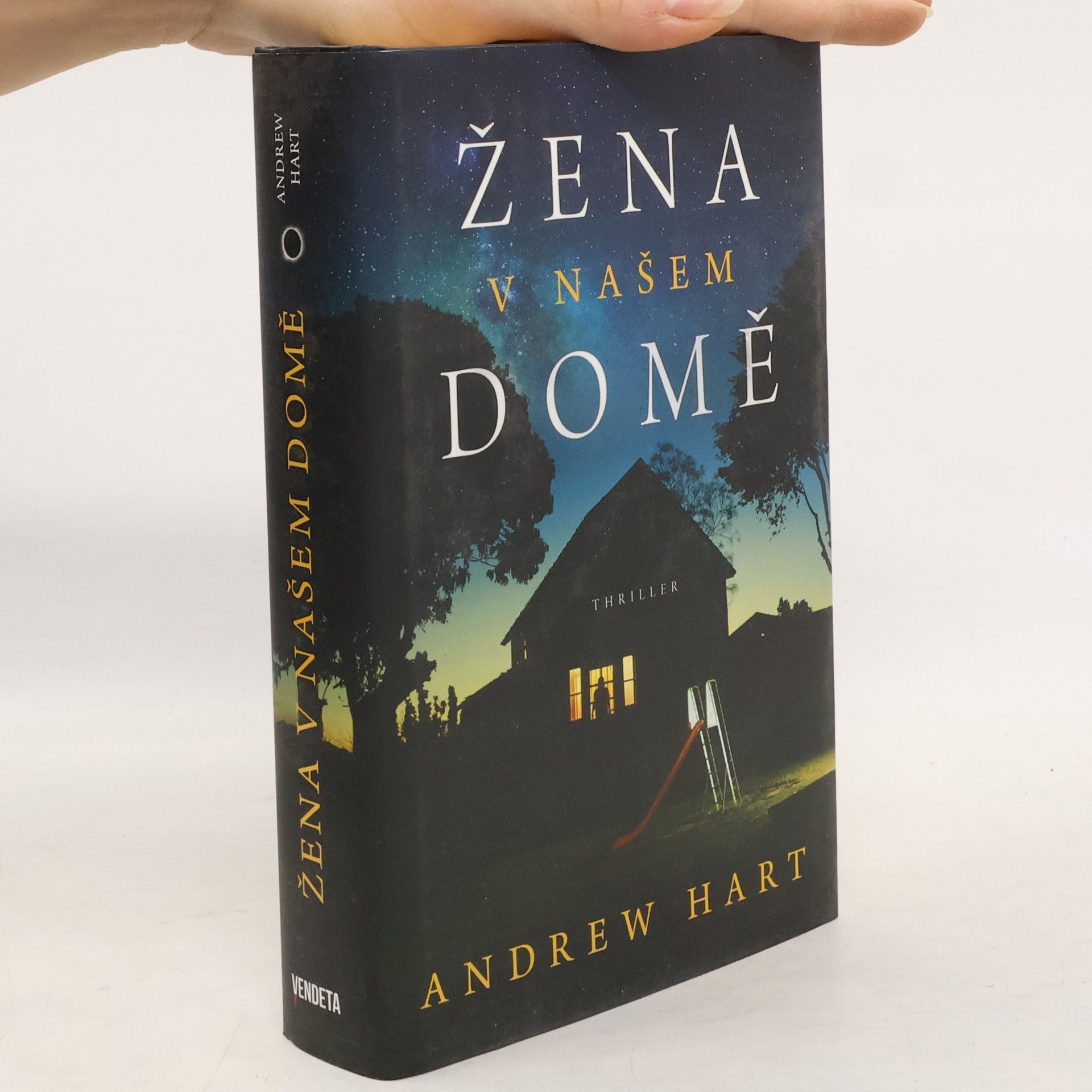 A. J. Hartley Žena v našem domě