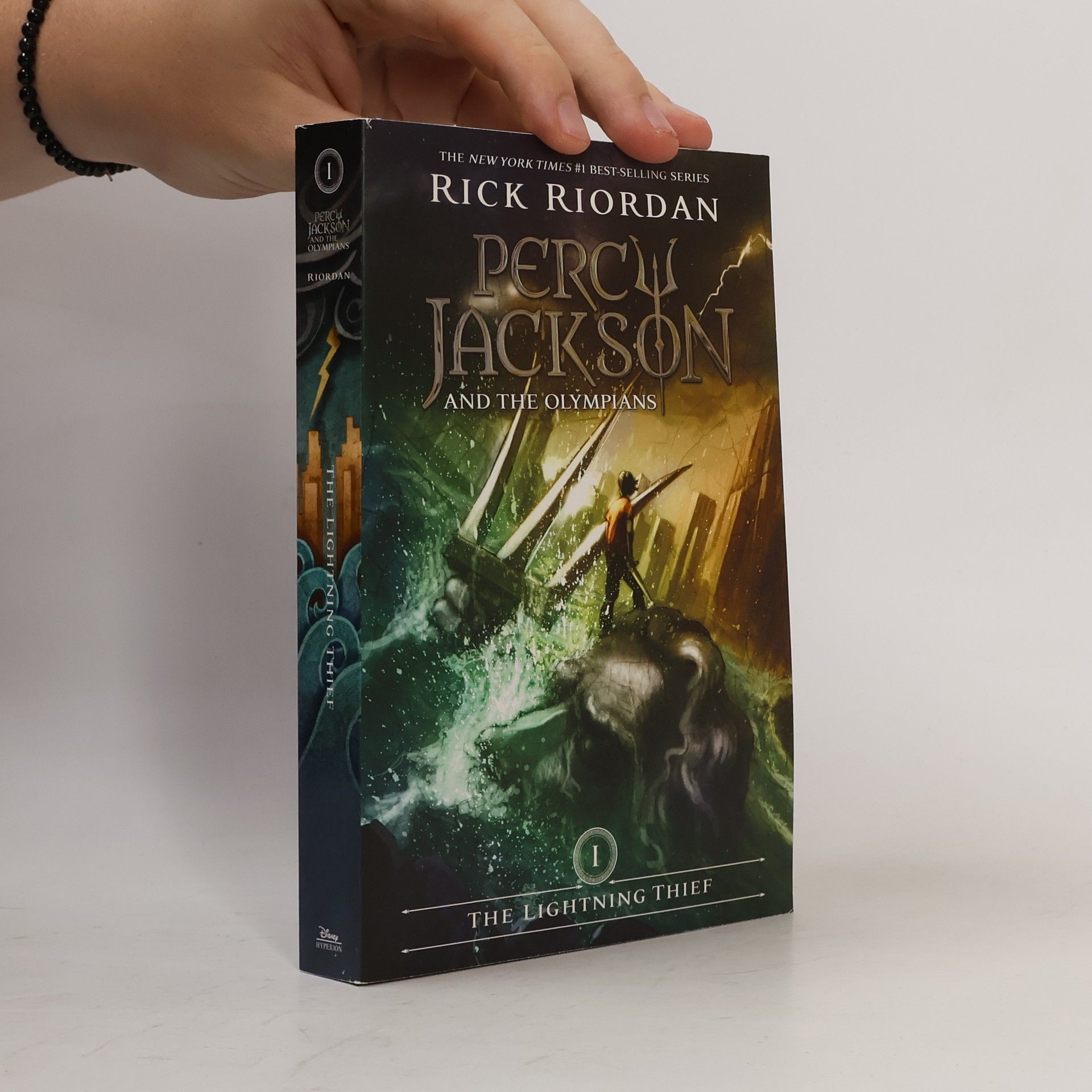 Rick Riordan The Lightning Thief Book 1. Percy Jackson and the Olympians