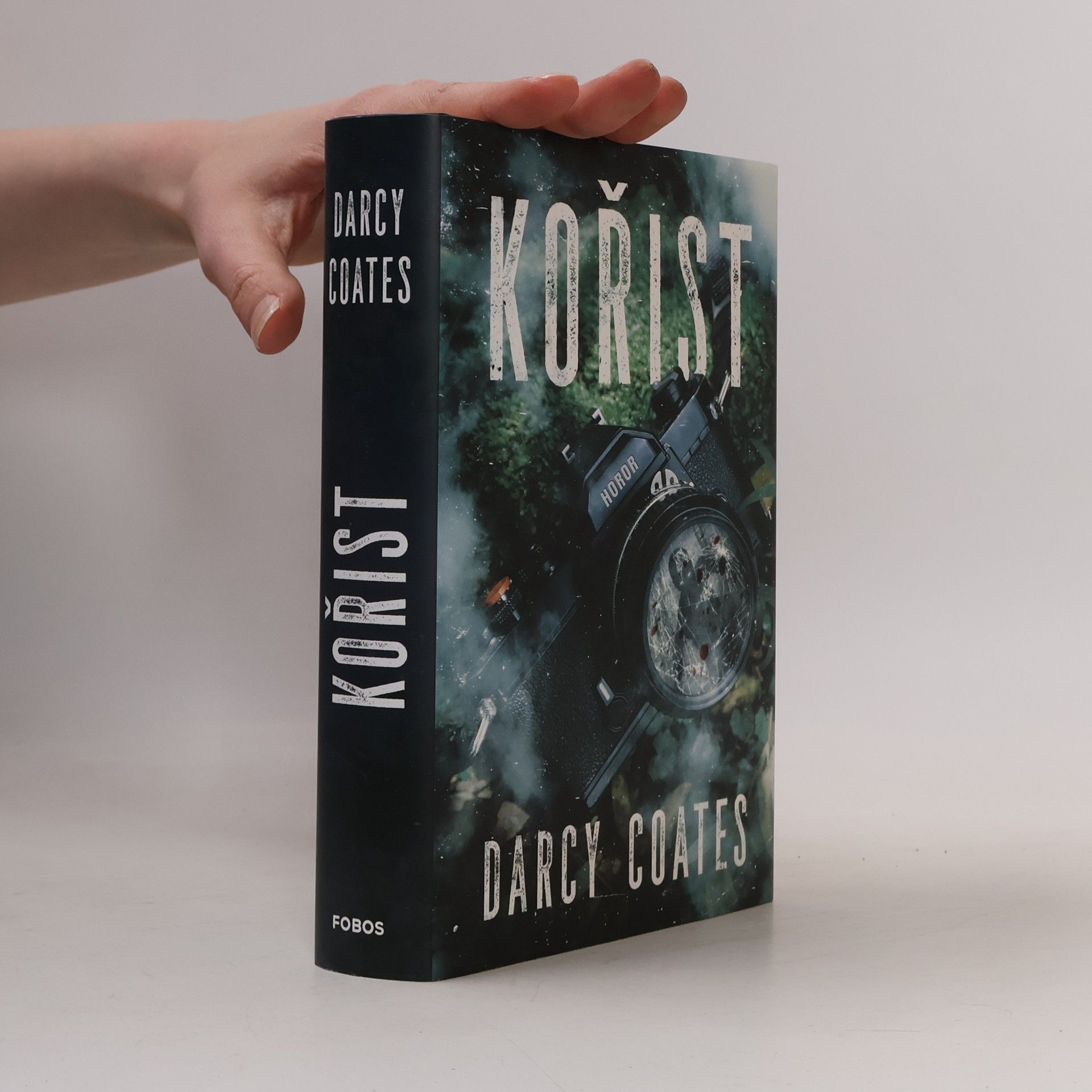 Darcy Coates Kořist