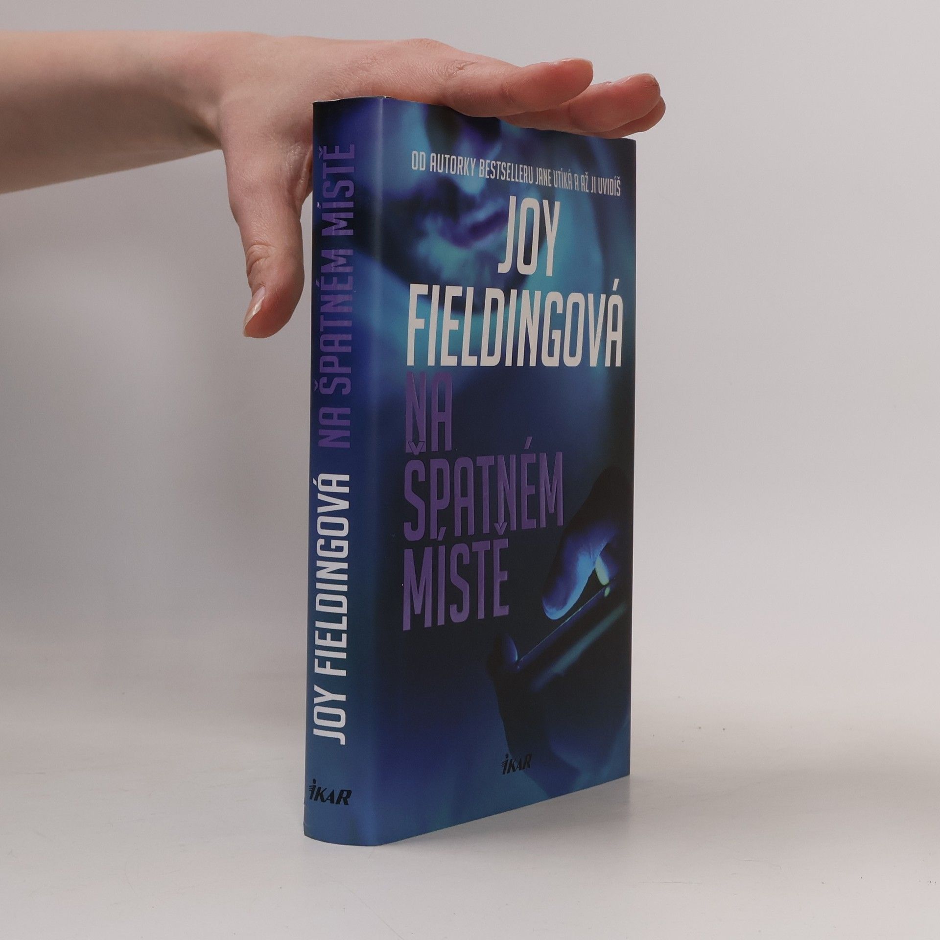 Joy Fielding Na špatném místě