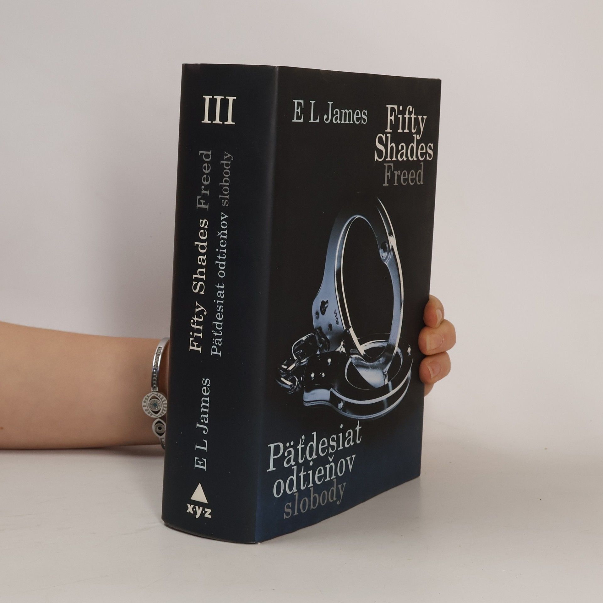 E. L. James Päťdesiat odtieňov slobody