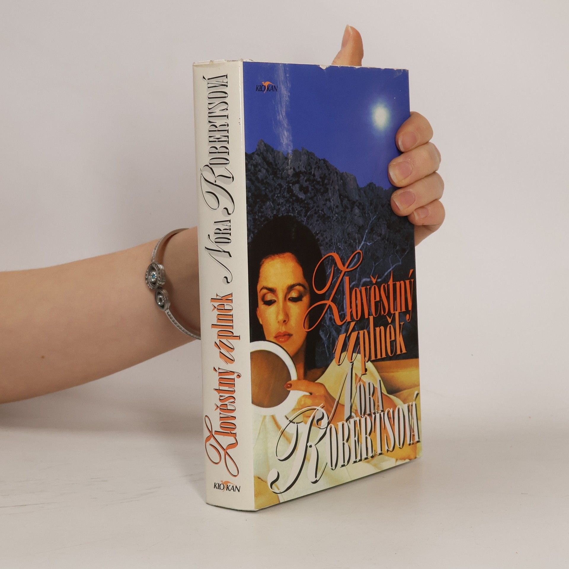 Nora Roberts Zlověstný úplněk