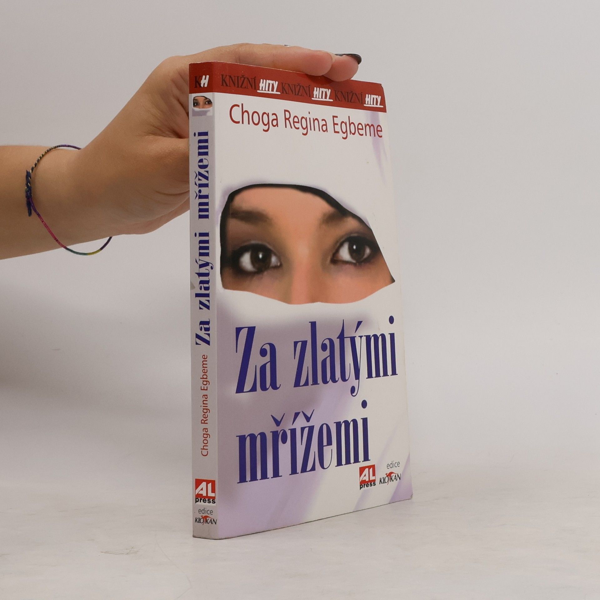 Choga Regina Egbeme Za zlatými mřížemi
