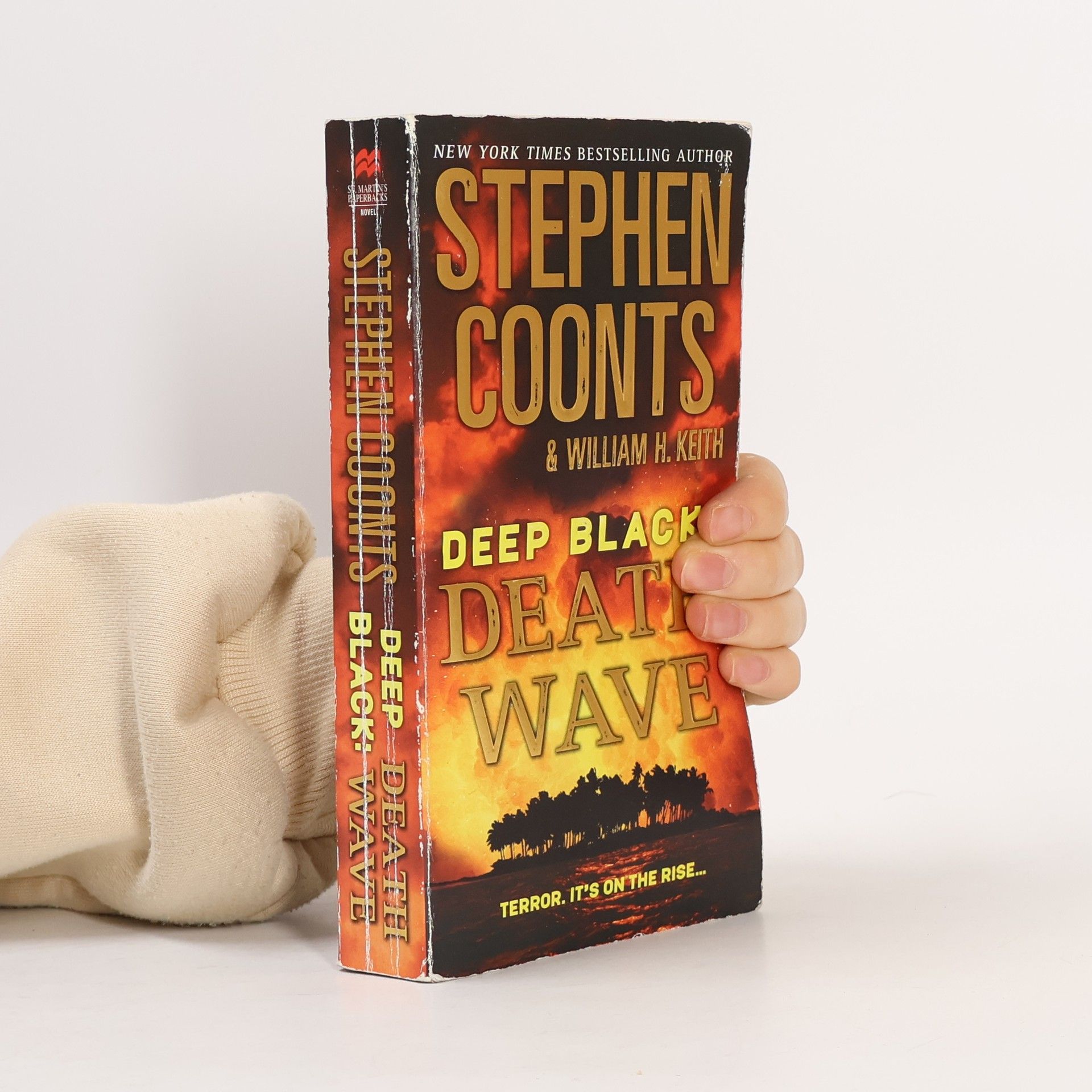 Deep Black: Death Wave