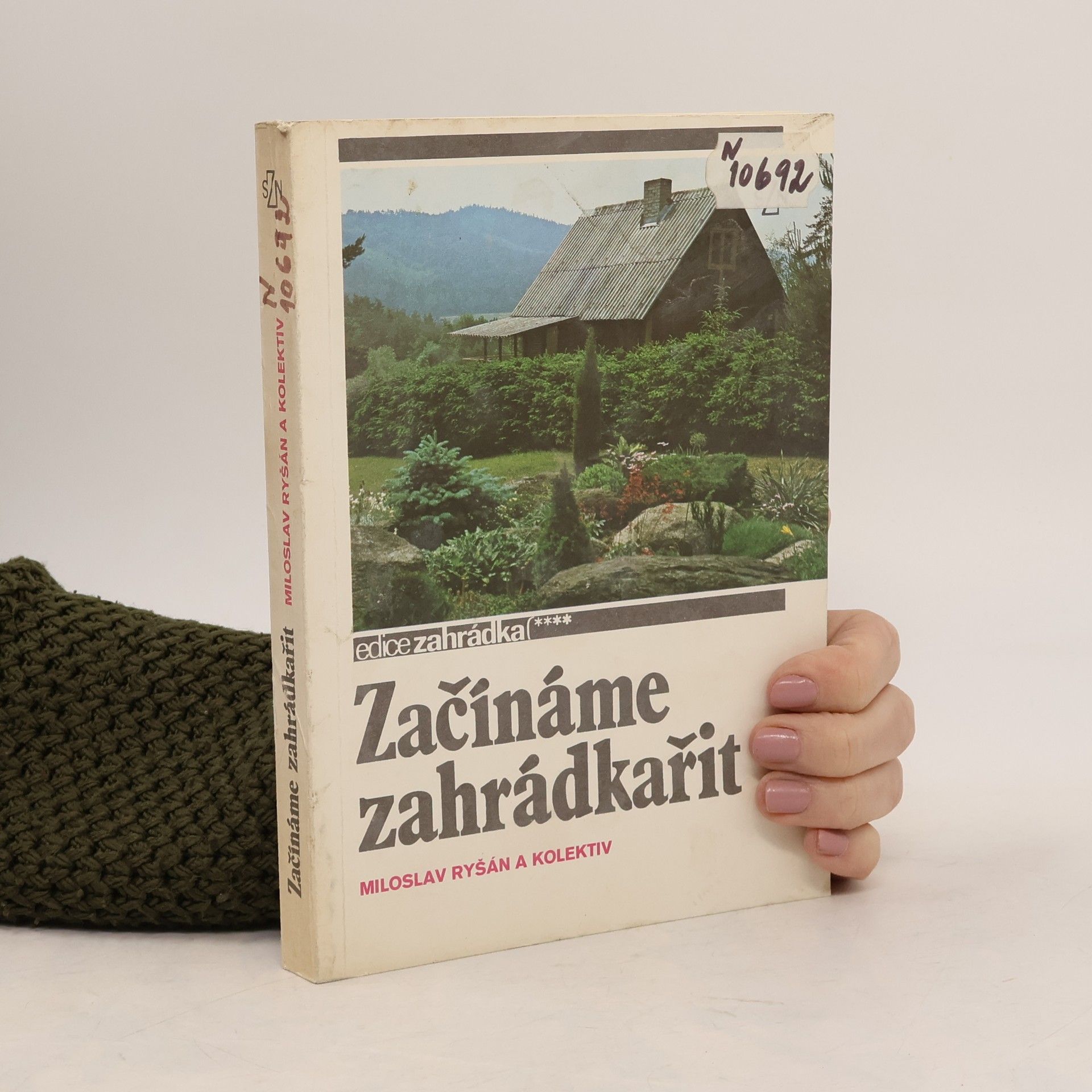 Stanislav Ronza Začínáme zahrádkařit