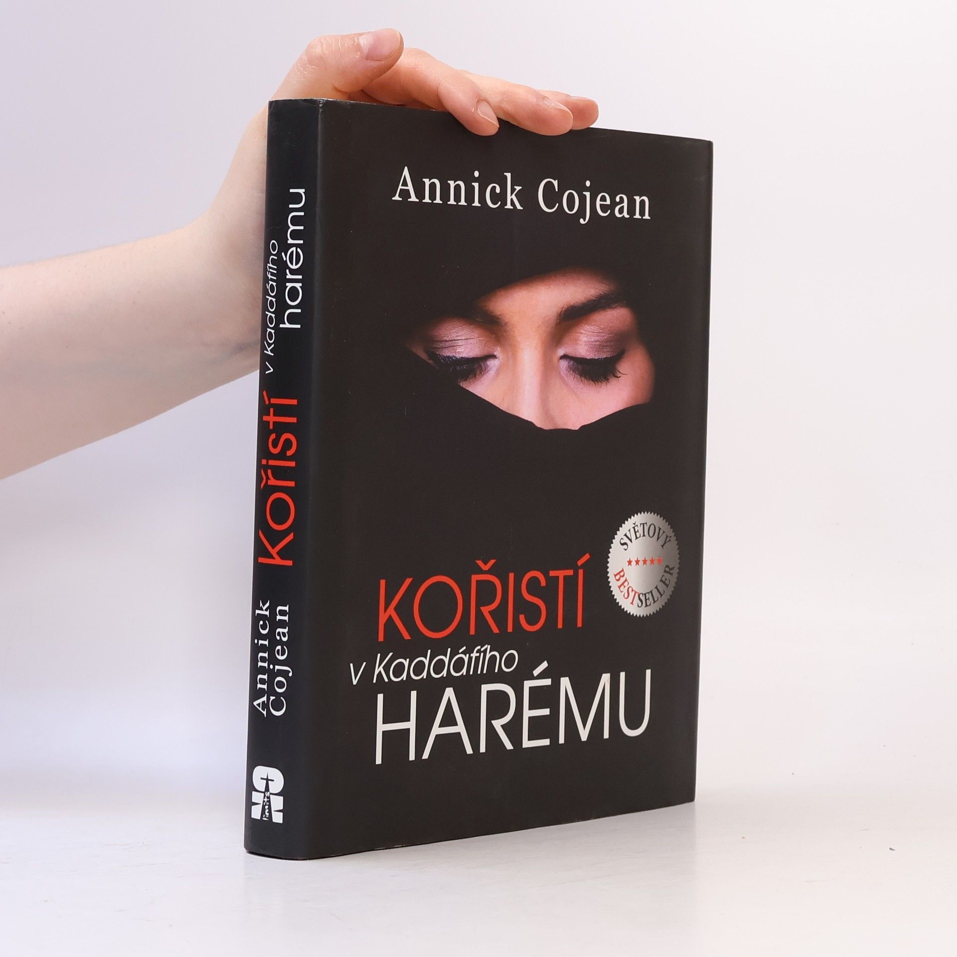 Annick Cojean Kořistí v Kaddáfího harému