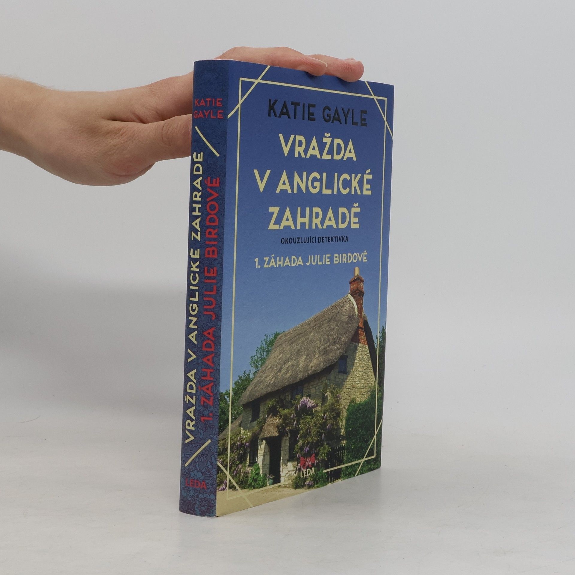 Katie Gayle Vražda v anglické zahradě 1. Záhada Julie Birdové