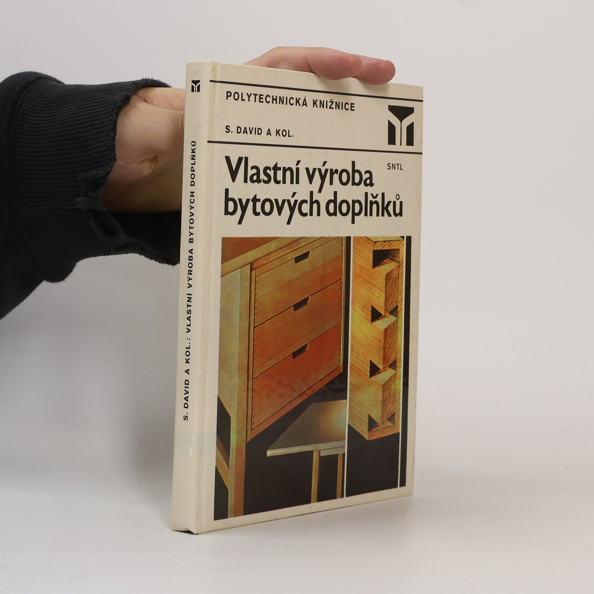 Kolektiv autorů Vlastní výroba bytových doplňků