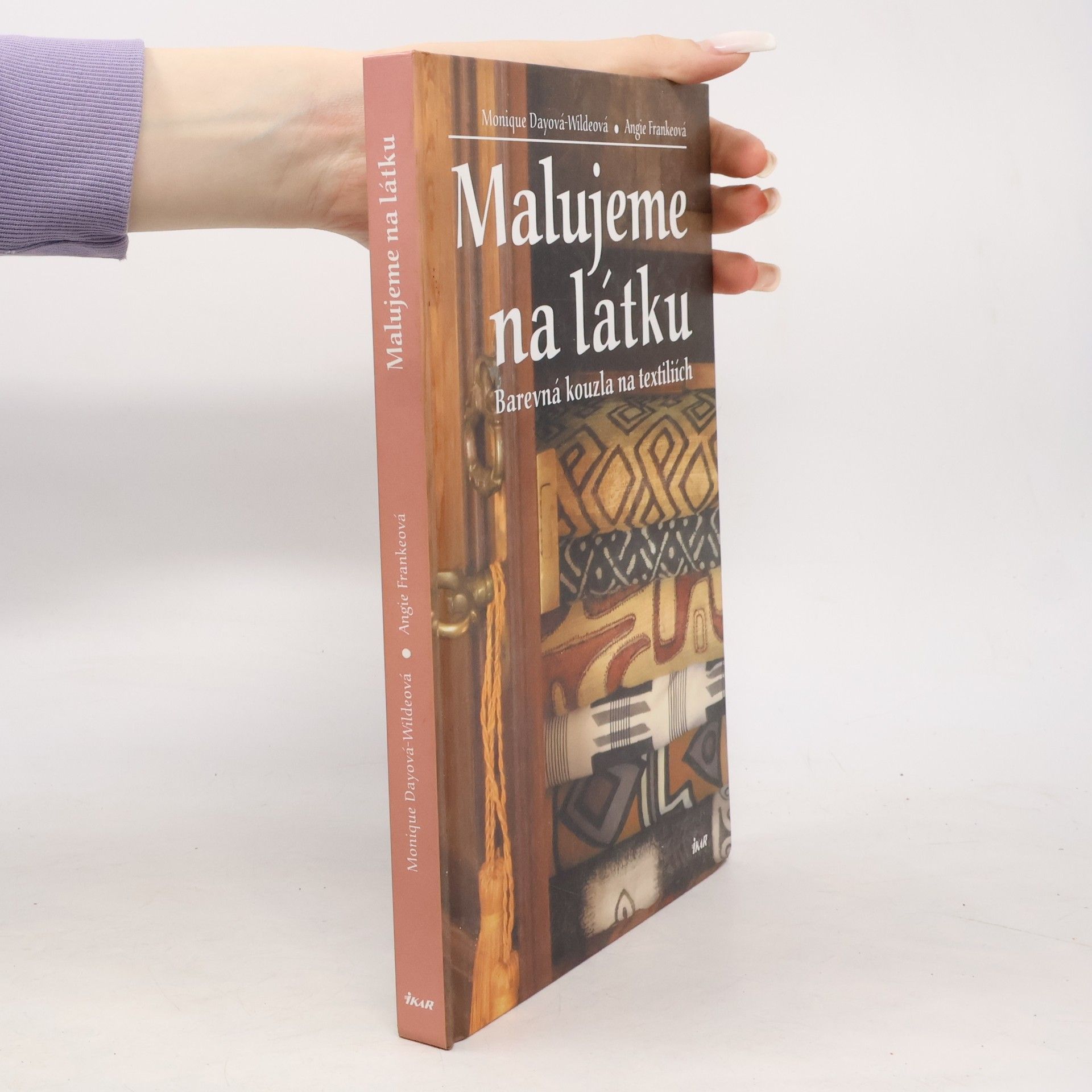 Malujeme na látku: Barevná kouzla na textiliích