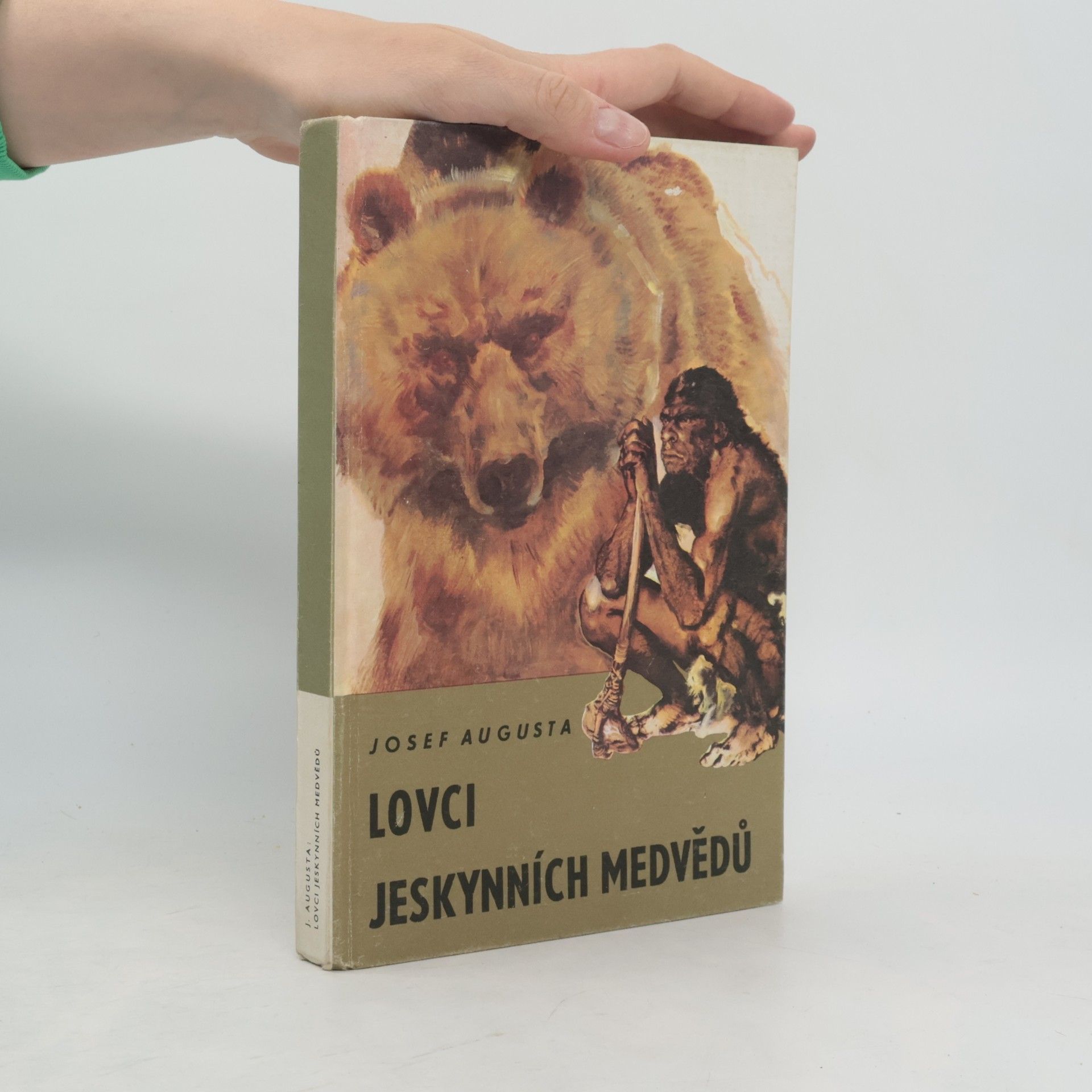 Josef Augusta Lovci jeskynních medvědů