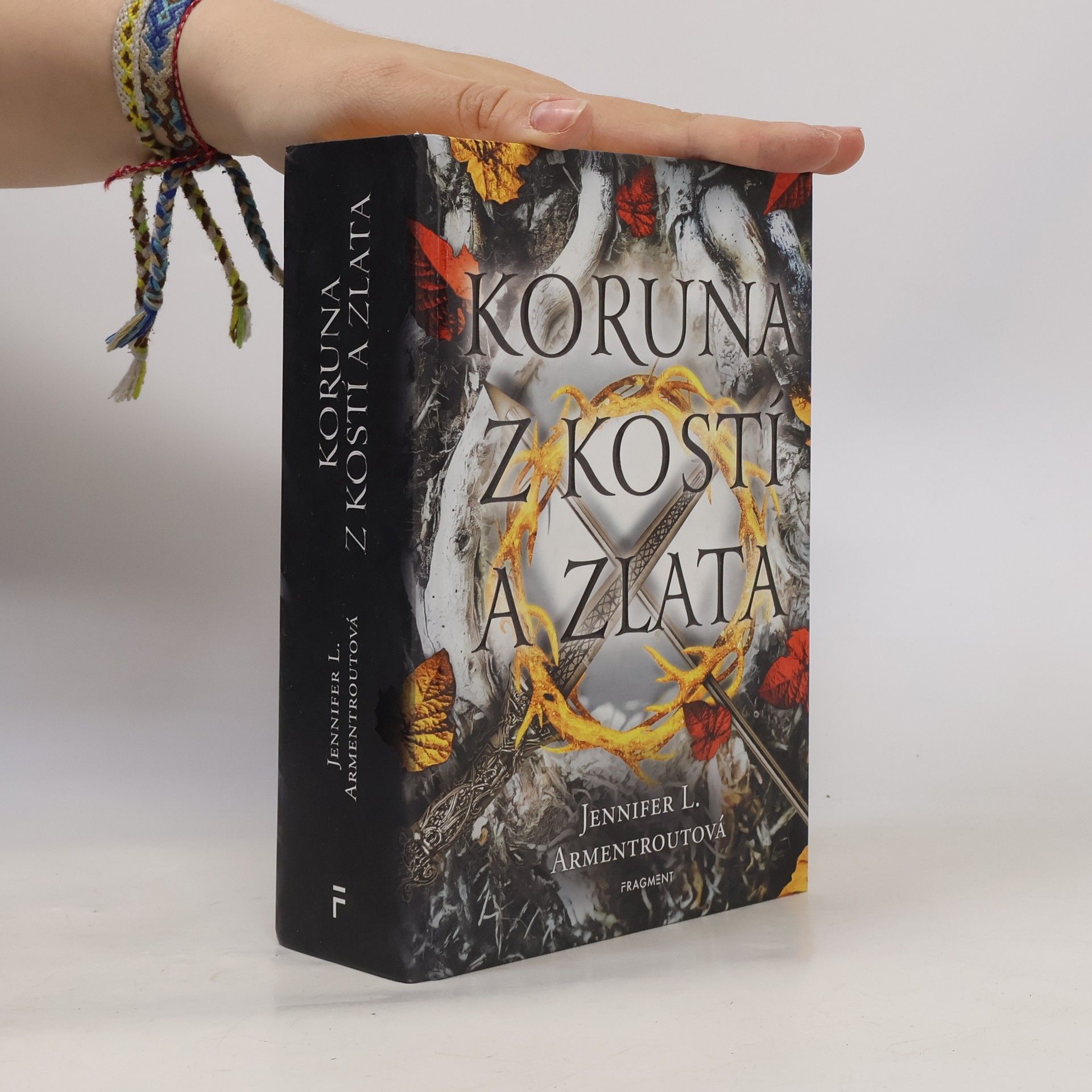 Jennifer Armentrout Koruna z kostí a zlata