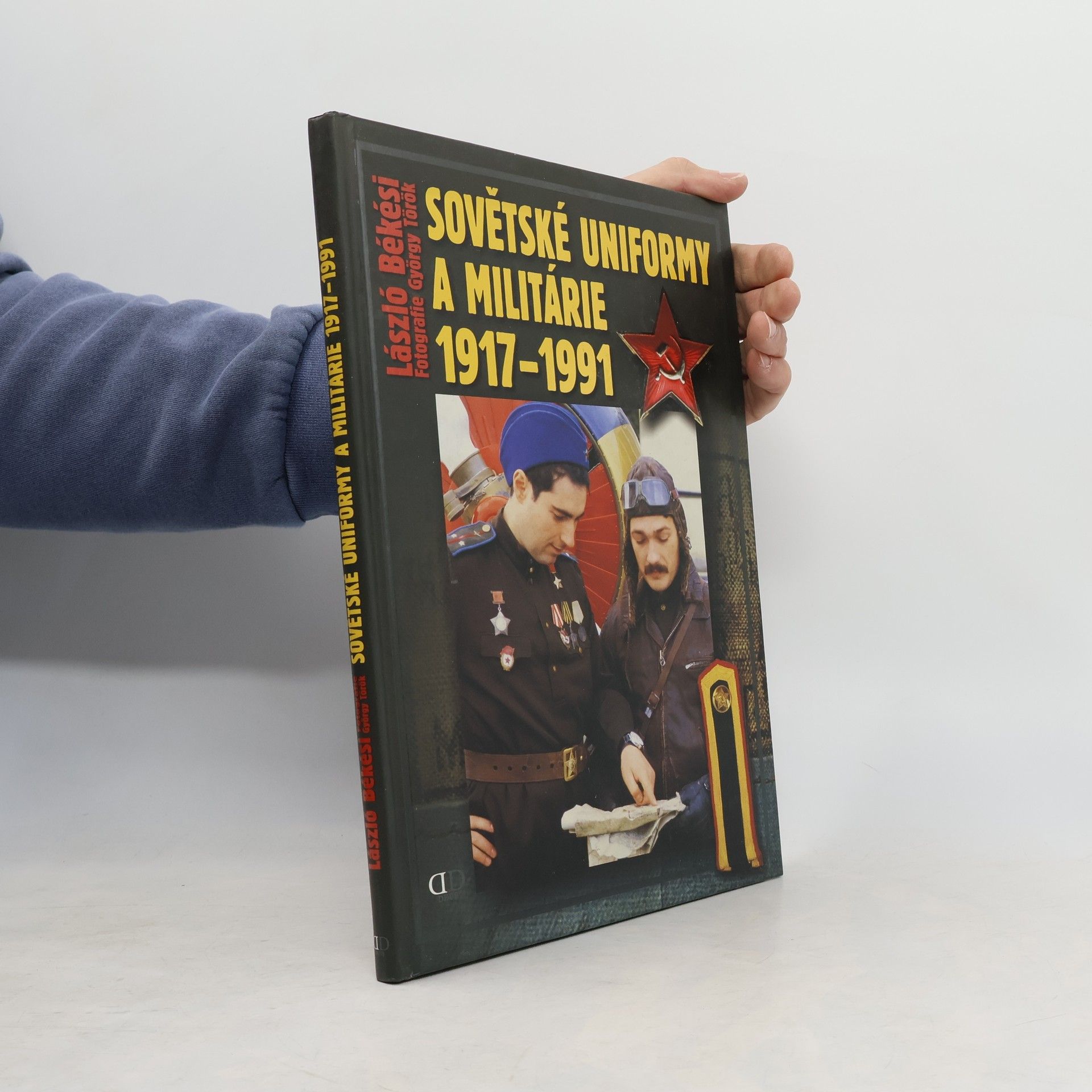László Békési Sovětské uniformy & militárie 1917-1991 na barevných fotografiích