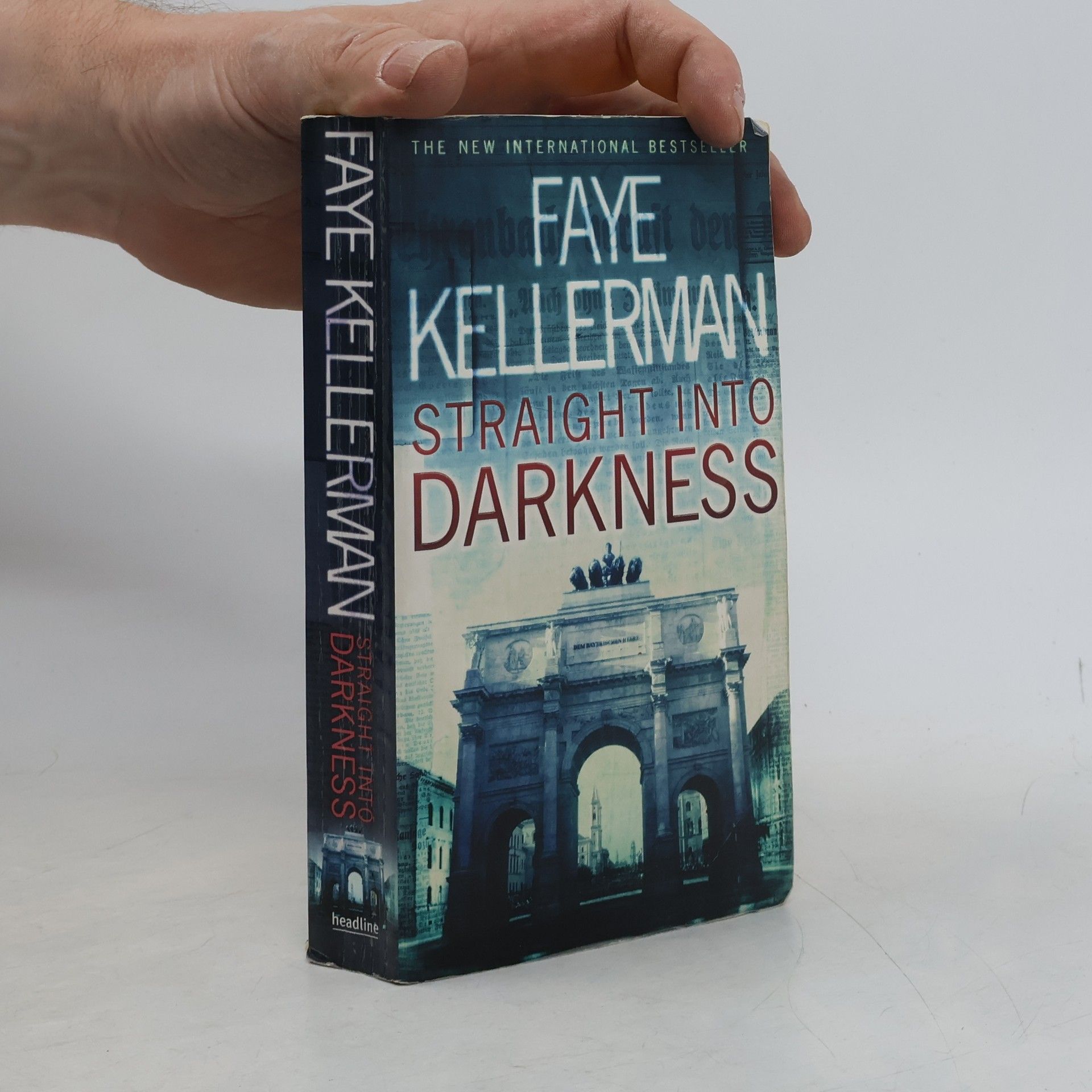 Faye Kellerman Straight Into Darkness