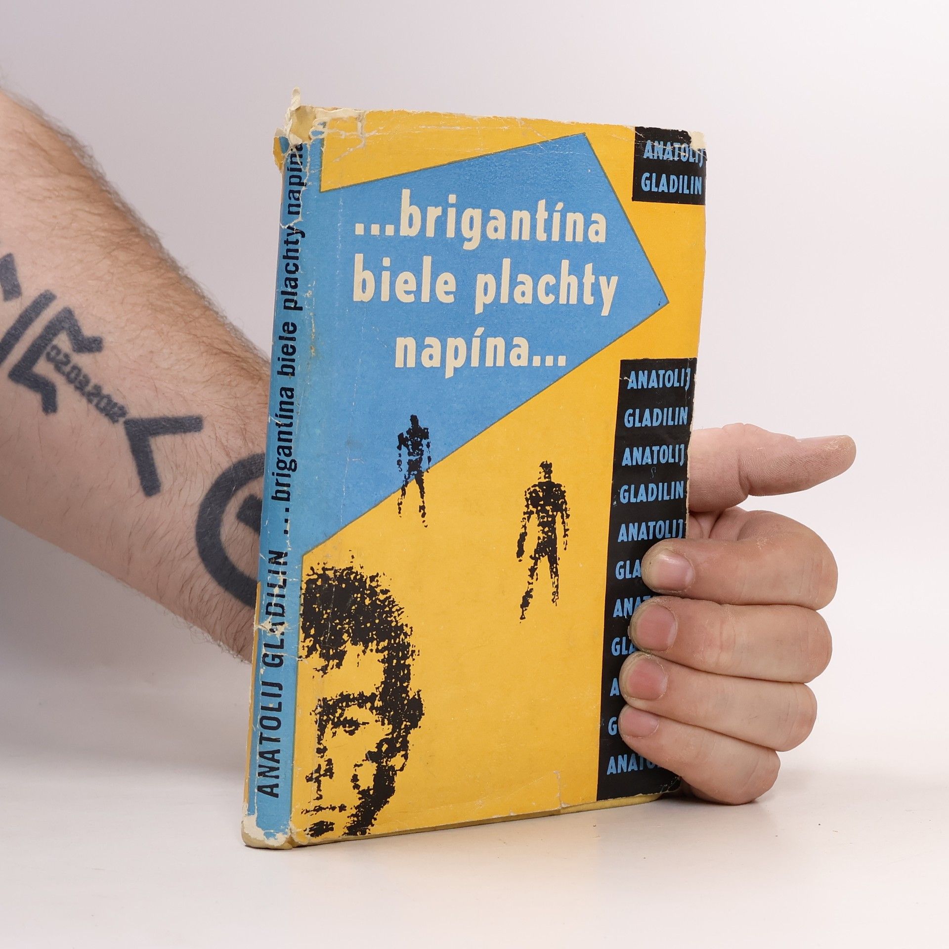 Anatolij Tichonovič Gladilin ...brigantína biele plachty napína...