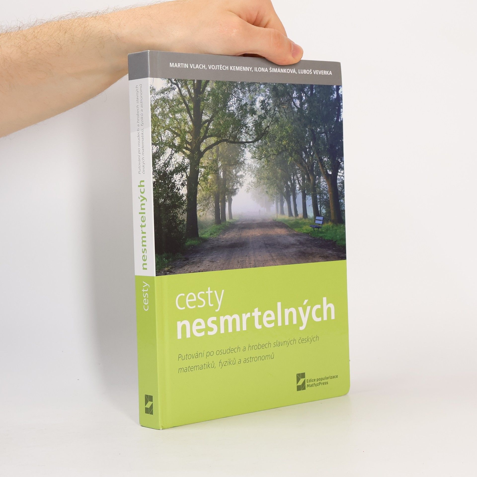 Cesty nesmrtelných : putování po osudech a hrobech slavných českých matematiků, fyziků a astronomů