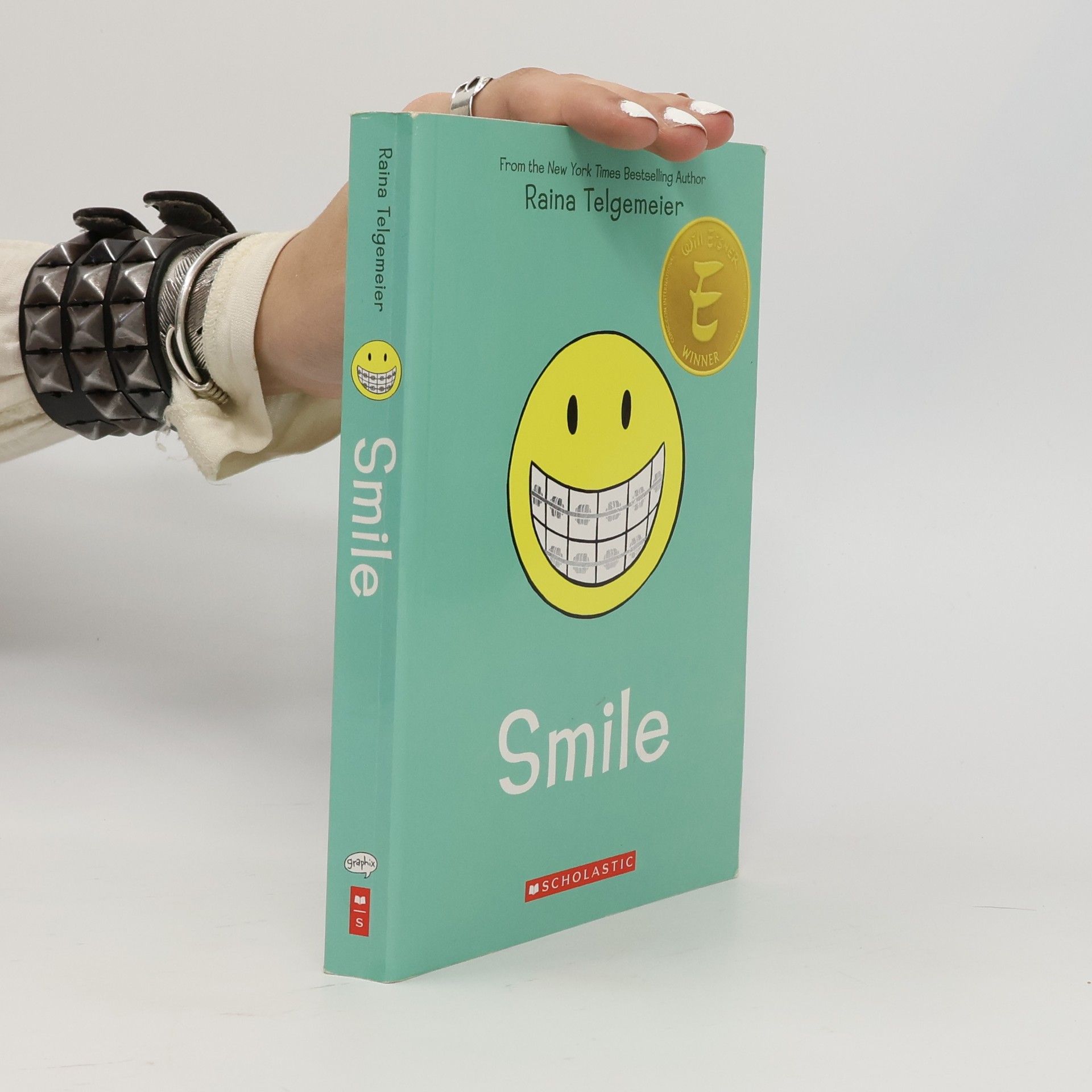 Raina Telgemeier Smile