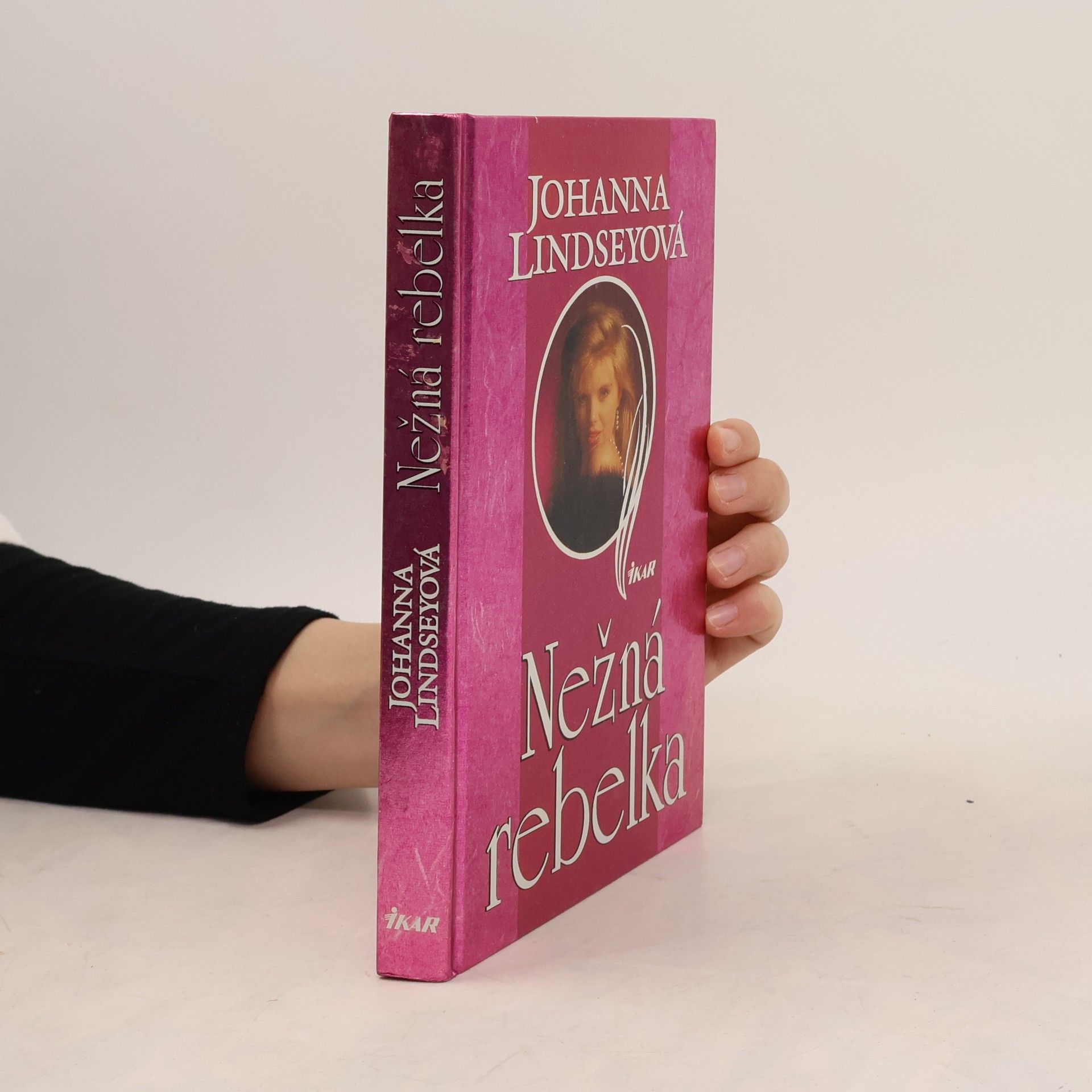 Johanna Lindsey Nežná rebelka