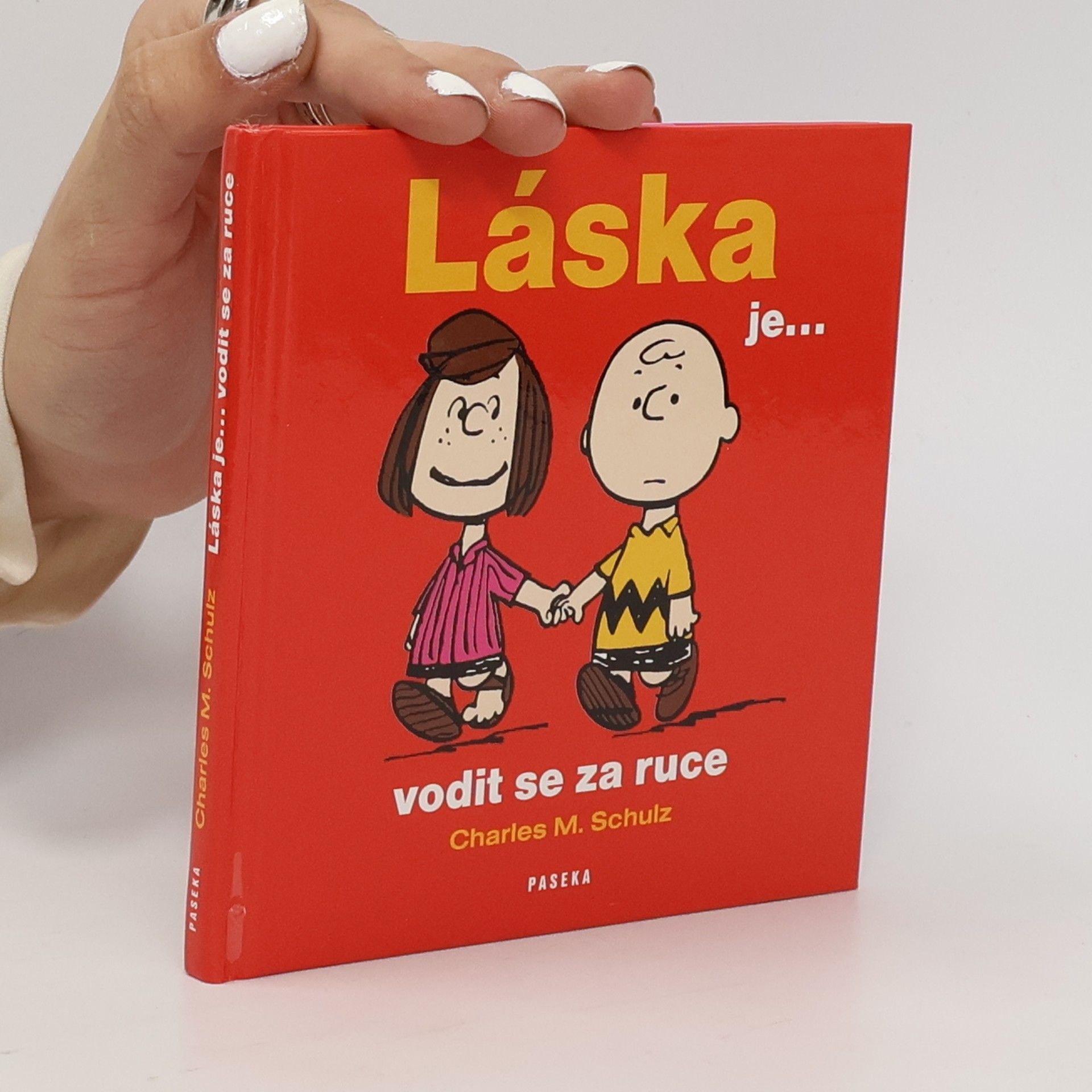 Charles M. Schulz Láska je-- vodit se za ruce
