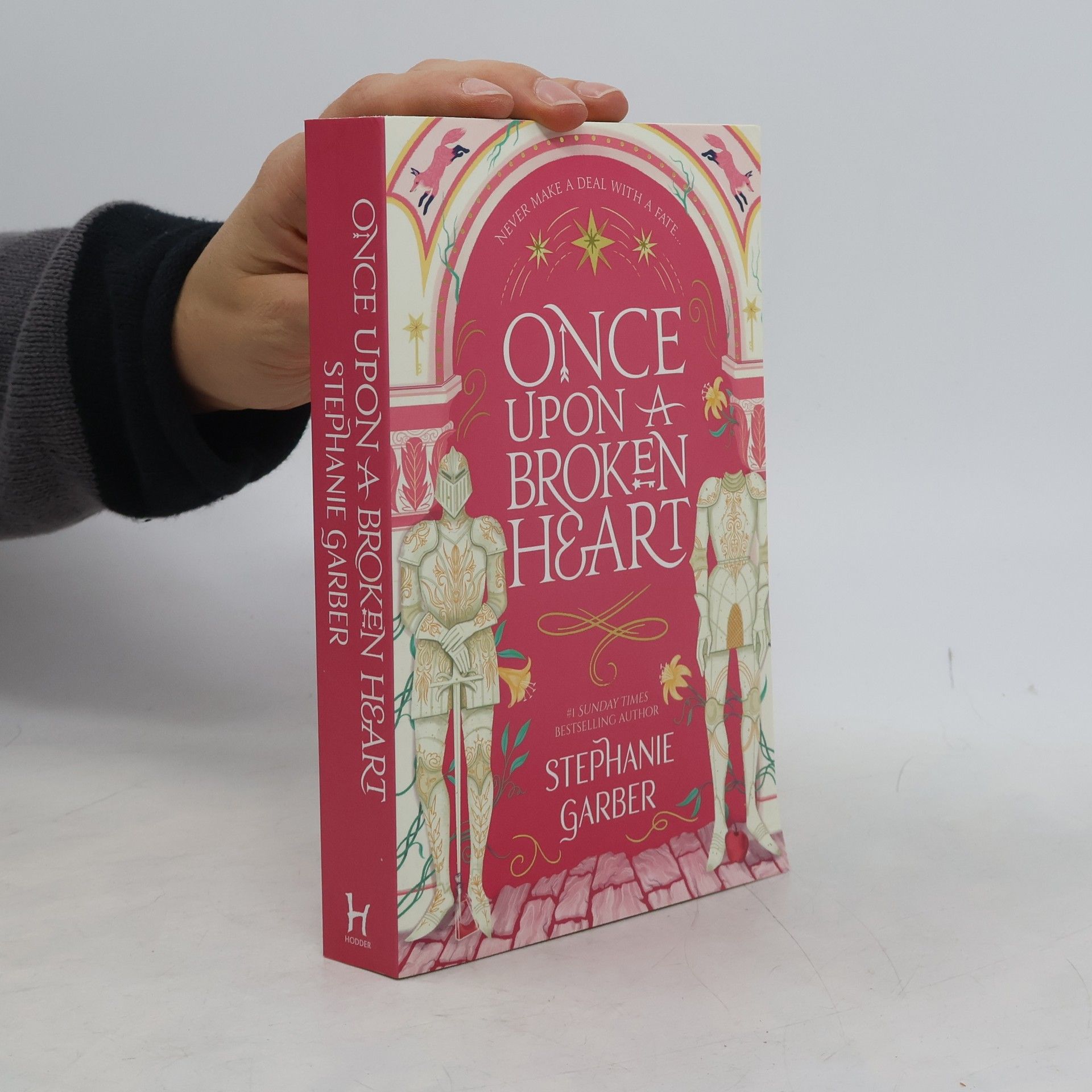 Stephanie Garber Once upon a broken heart