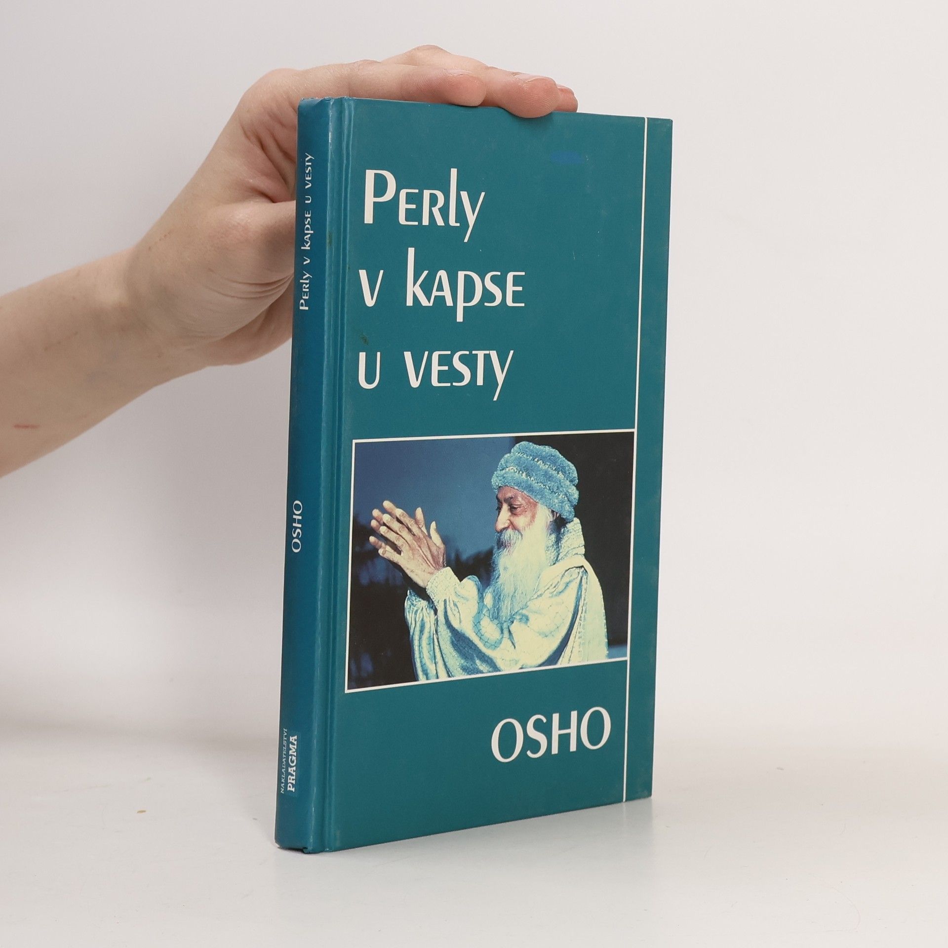 Ošó Perly v kapse u vesty