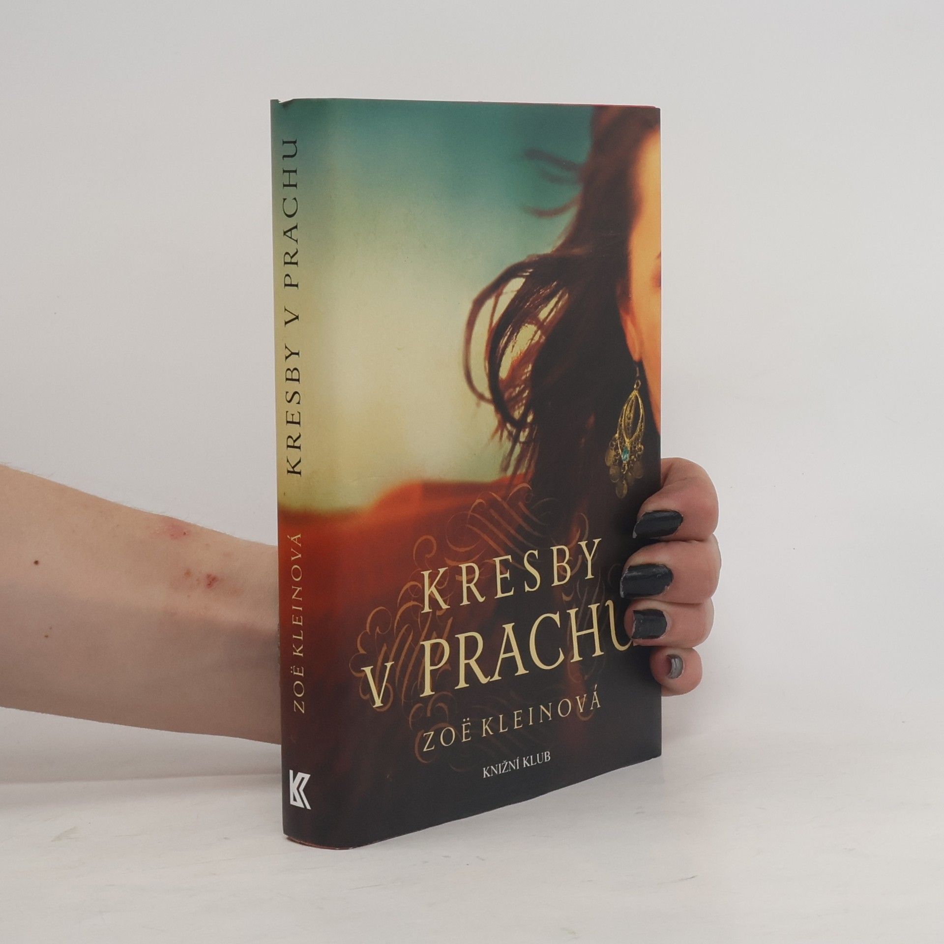 Zoë Klein Kresby v prachu