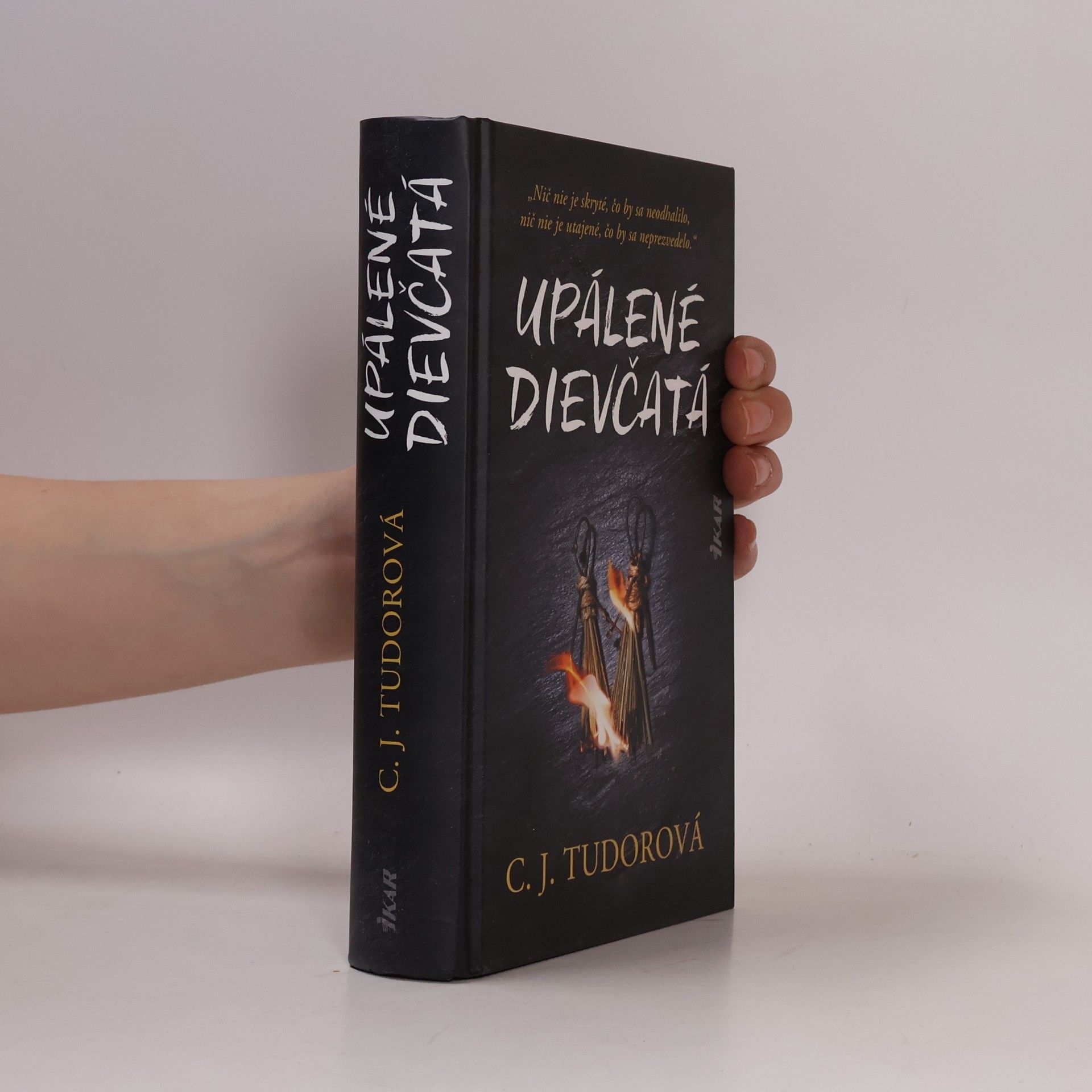 C. J. Tudor Upálené dievčatá