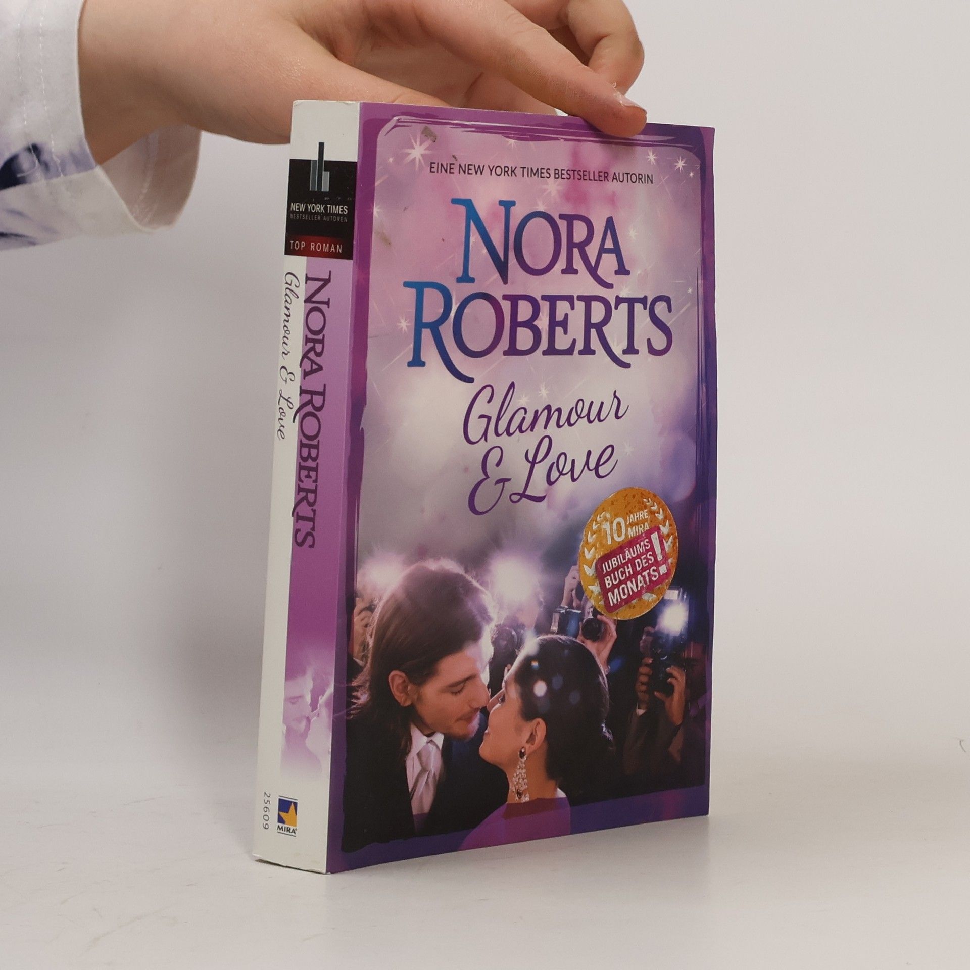 Nora Roberts Glamour & Love