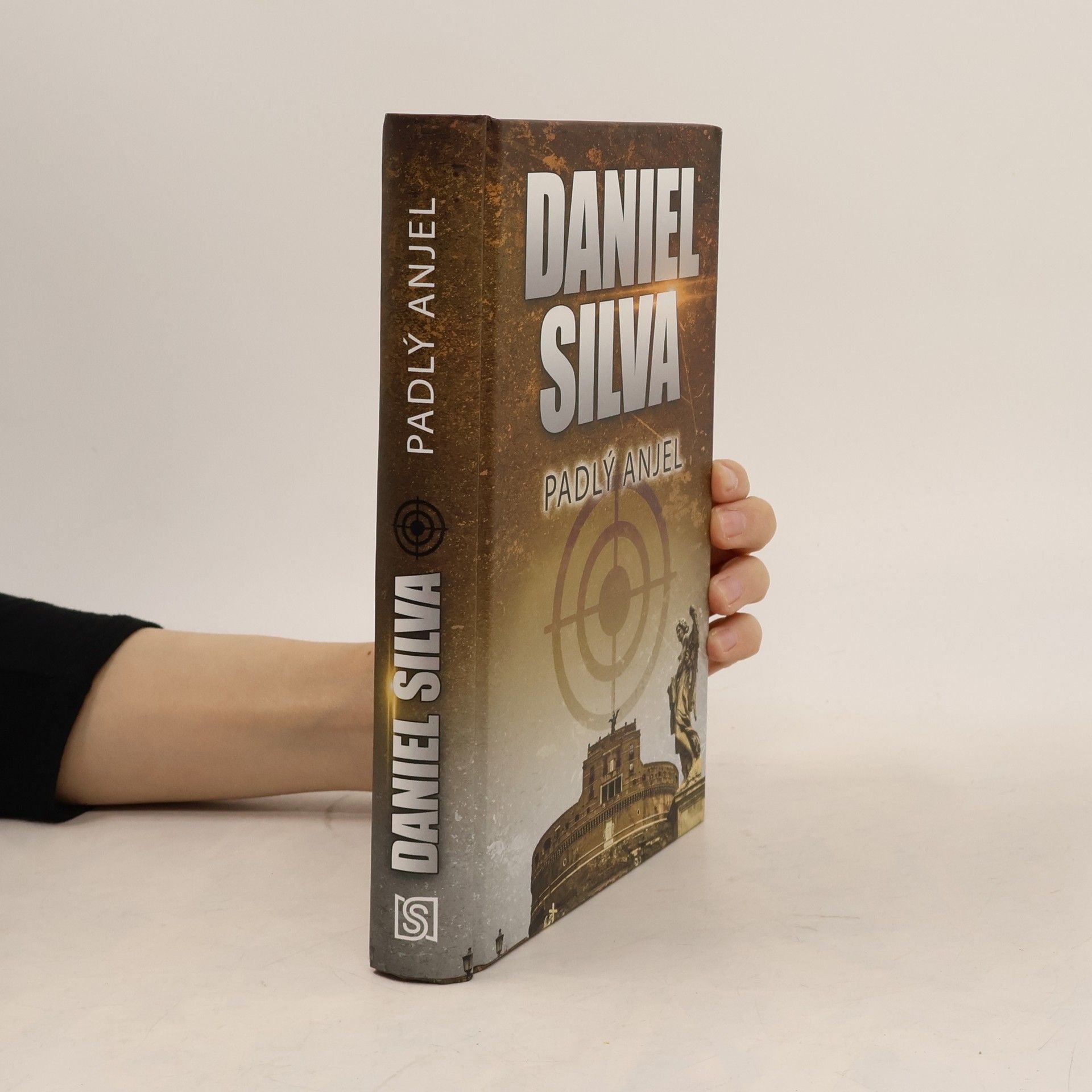 Daniel Silva Padlý anjel