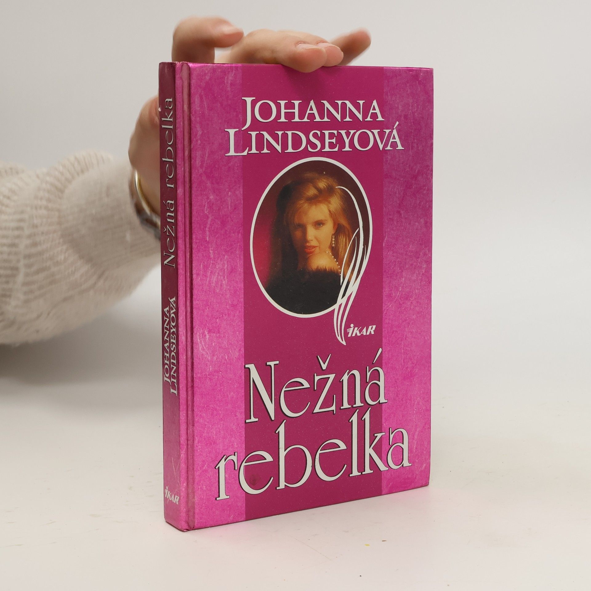 Johanna Lindsey Nežná rebelka