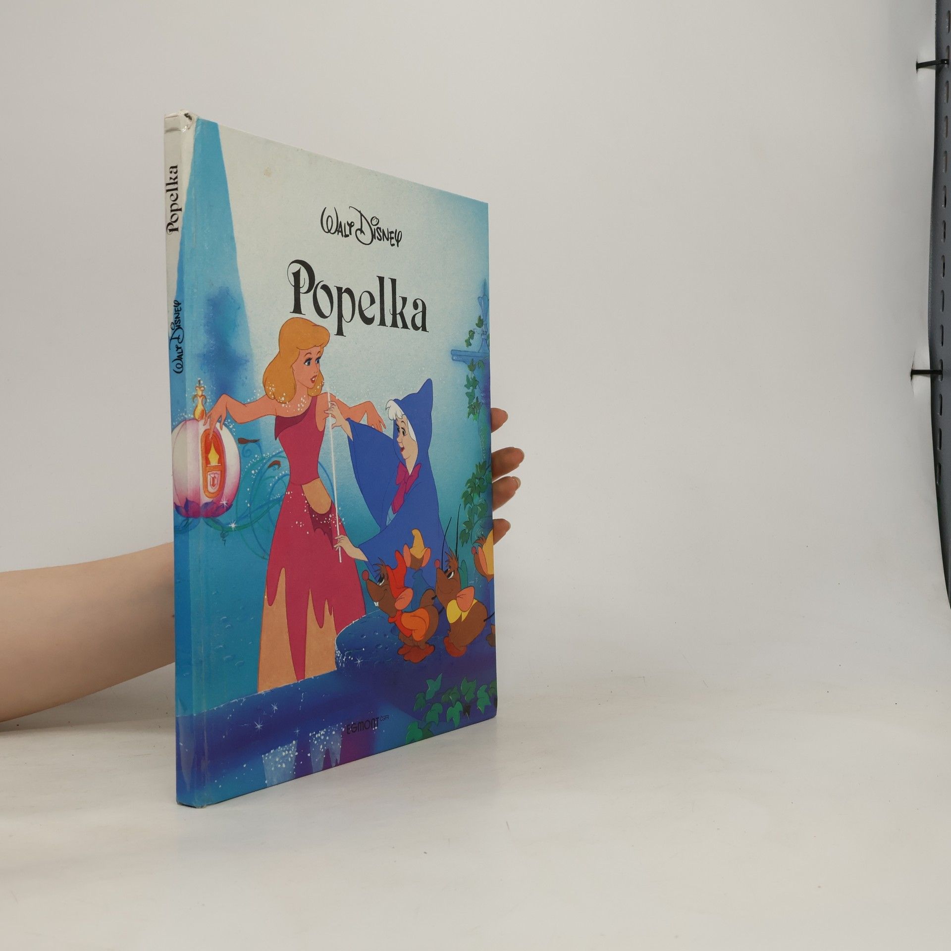Autores varios Popelka