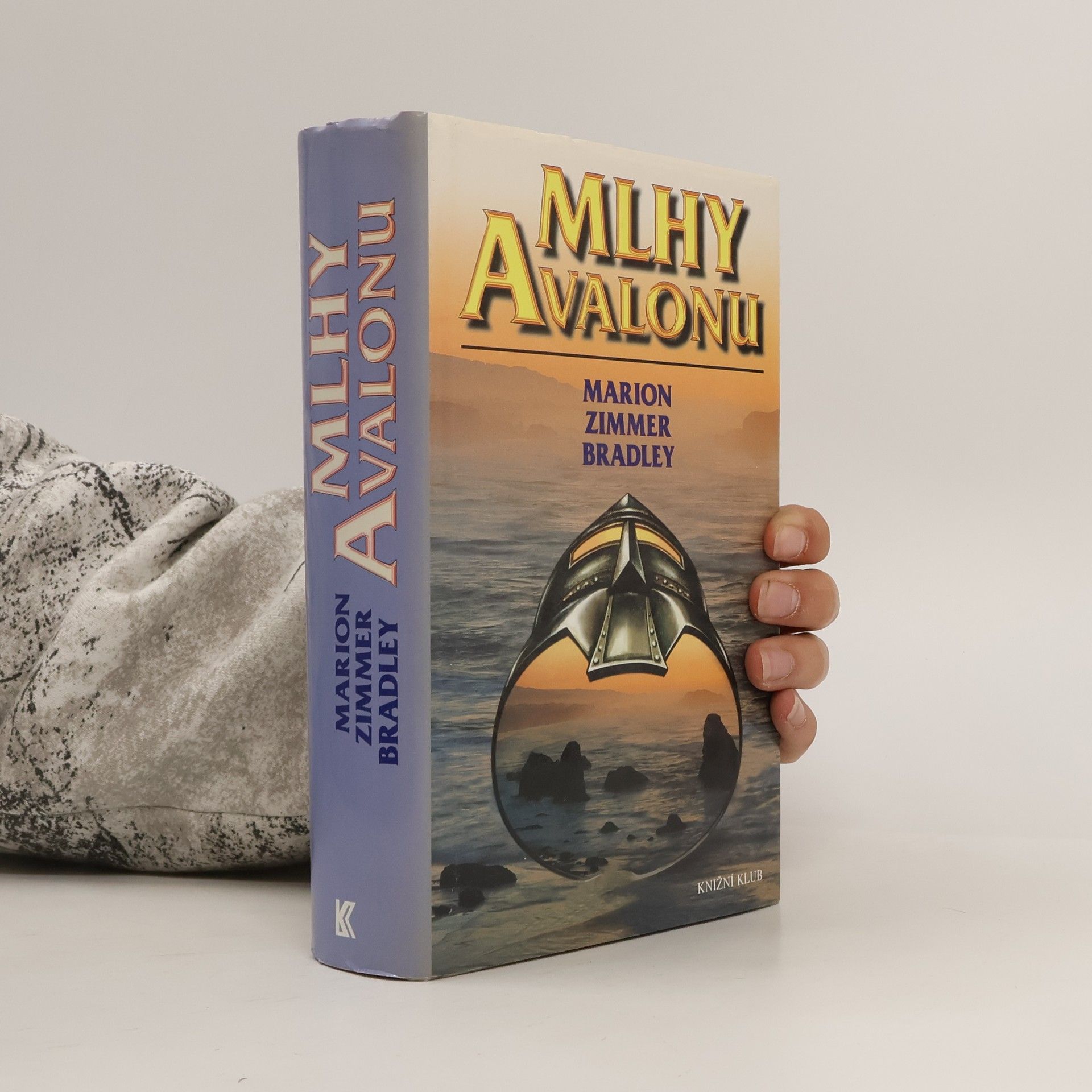 Marion Zimmer Bradleyová Mlhy Avalonu