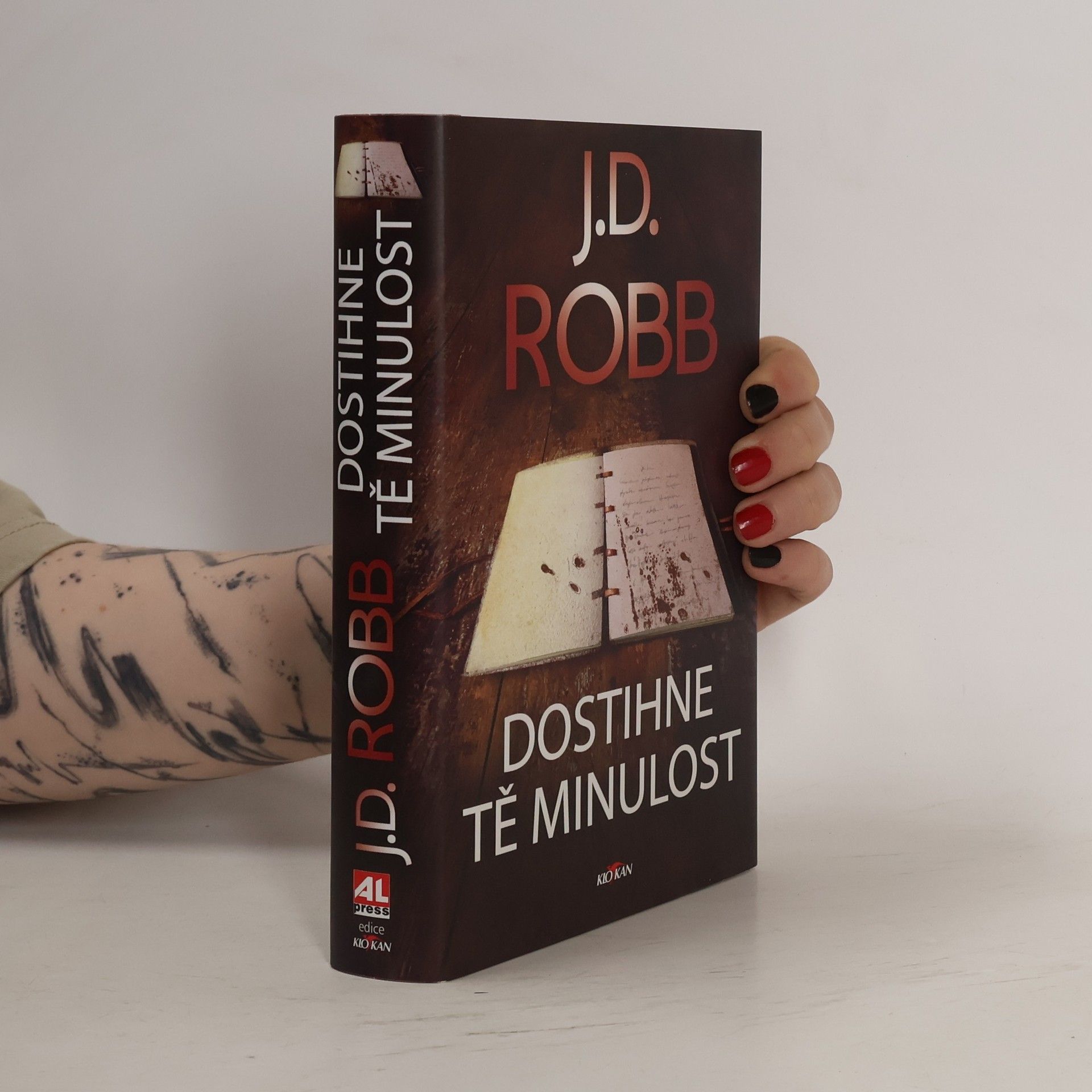 Nora Roberts Dostihne tě minulost