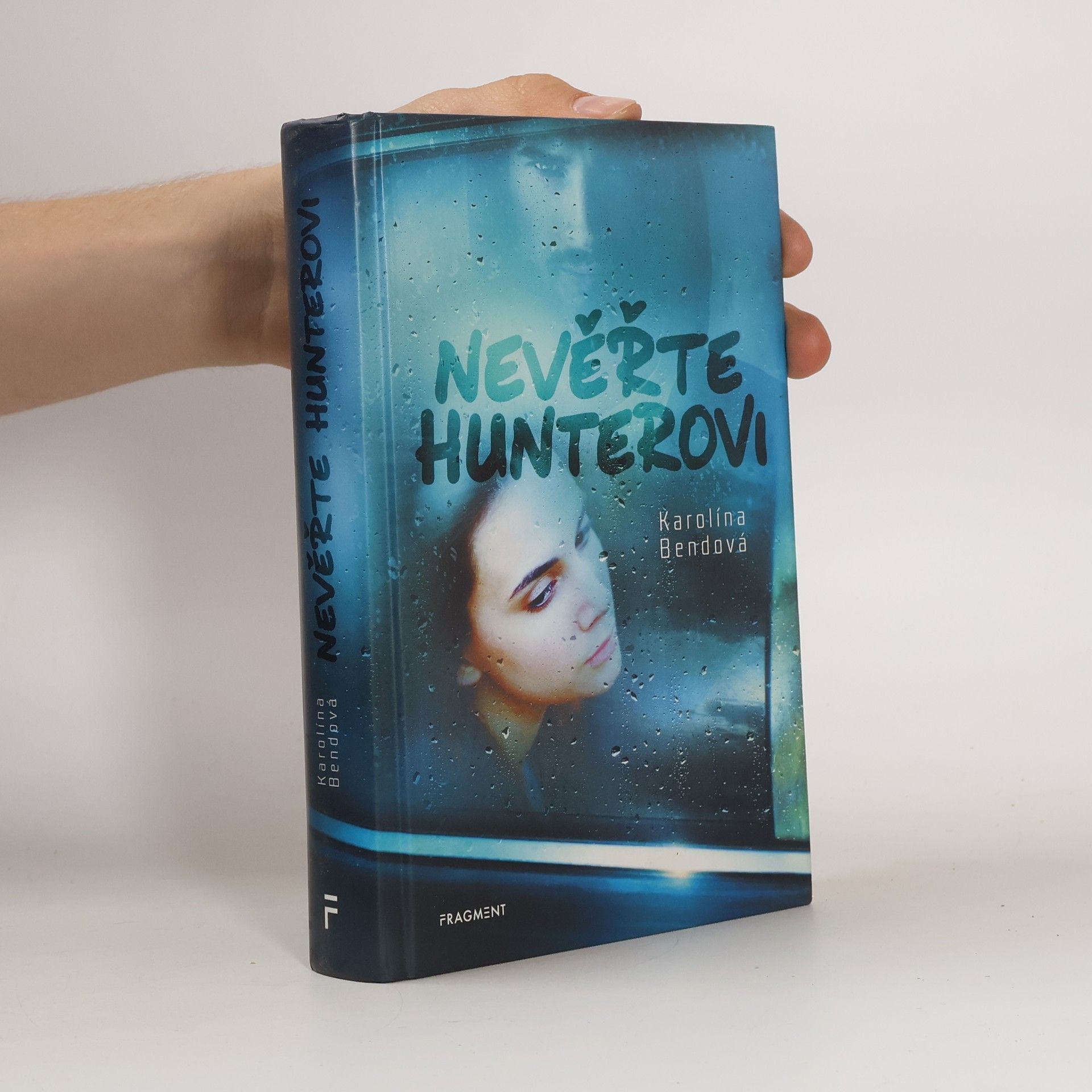 Karolína Bendová Nevěřte Hunterovi